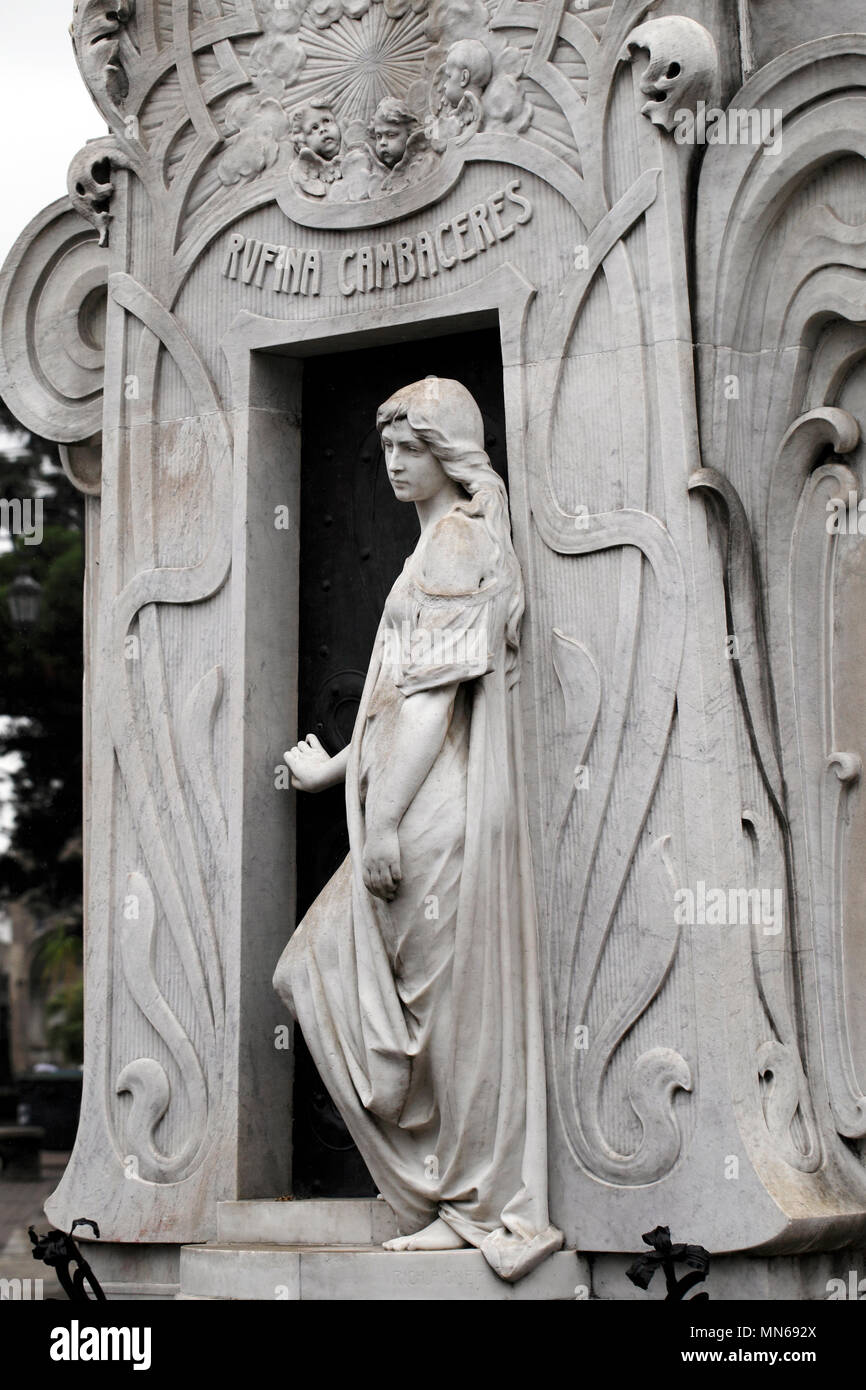 Rufina Cambacérès stile art deco tomba. Legenda stati sepolti vivi per errore. Il cimitero di Recoleta, Foto Stock