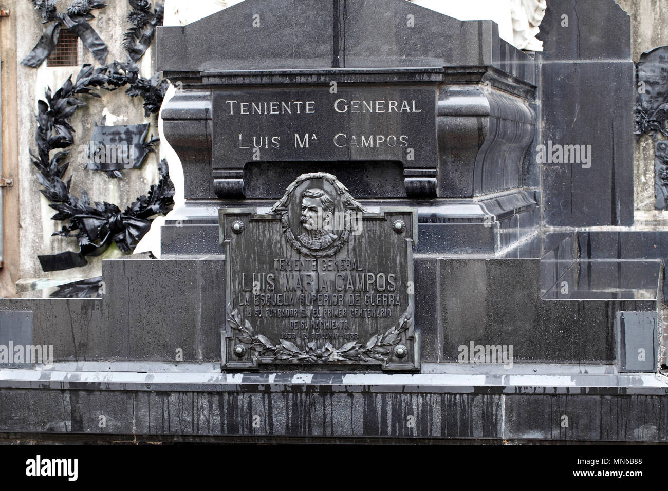 La Recoleta Cemetery, Cementerio de la Recoleta, Buenos Aires, Argentina, tombe o tombe. Teniente generale Luis Maria Campos. Foto Stock