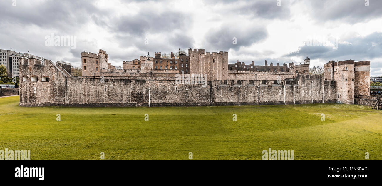 Panorama completo del lato del castello Carcere Torre di Londra Foto Stock