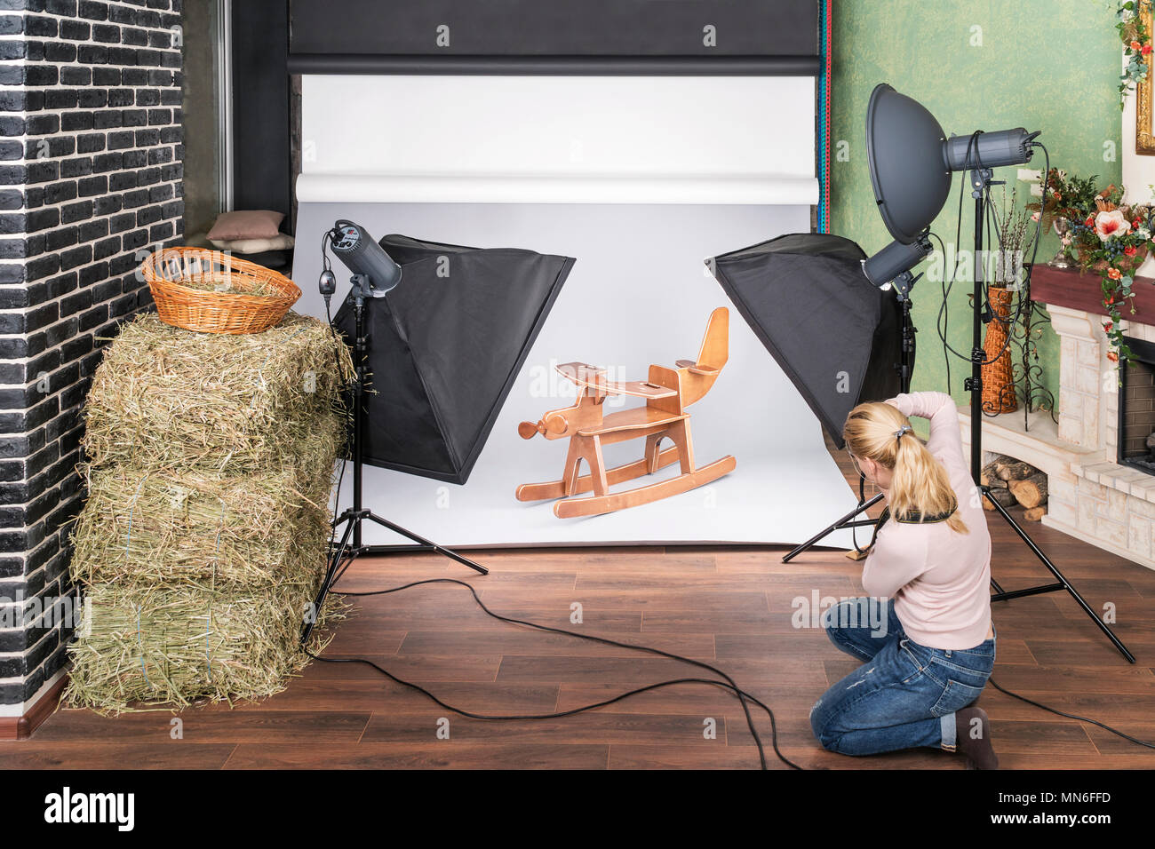 Processo di studio della fotografia di un aeroplano in legno - uno swing Foto Stock