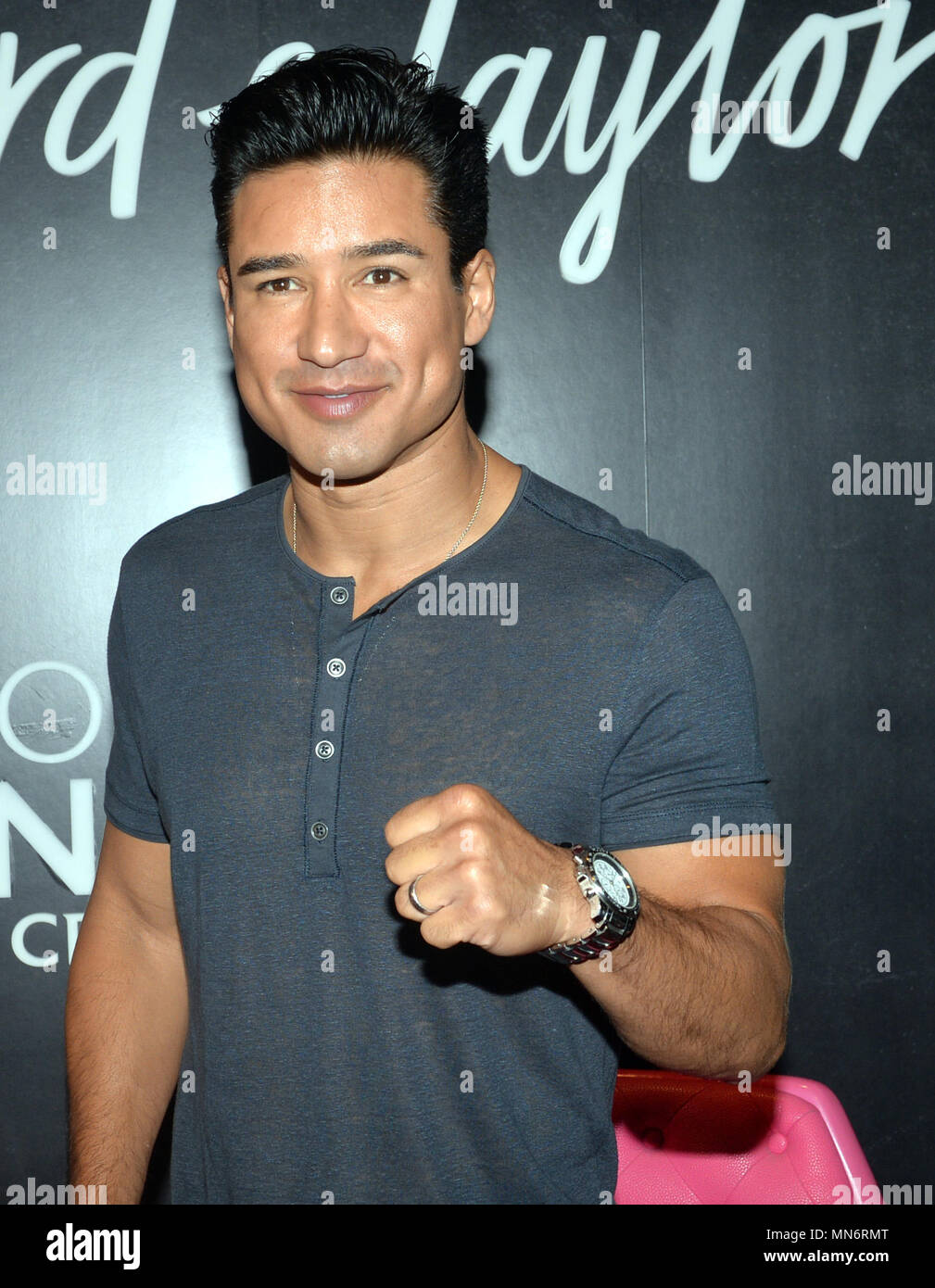 COCONUT CREEK, FL - Luglio 27: Attore Mario Lopez ospita ' Ladies' FUN NIGHT OUT CON MARIO LOPEZ' una serata emozionante con Lord & Taylor® pop-up negozi, Slots & live blackjack, cocktail e piccoli morsi e intrattenimento dal vivo. Proventi beneficio impatto 100 Palm Beach County, un donatore-fondo consigliato della Fondazione Comunitaria per Palm Beach e Martin contee su luglio 27, 2017 Coconut Creek, Florida. Persone: Mario Lopez Foto Stock