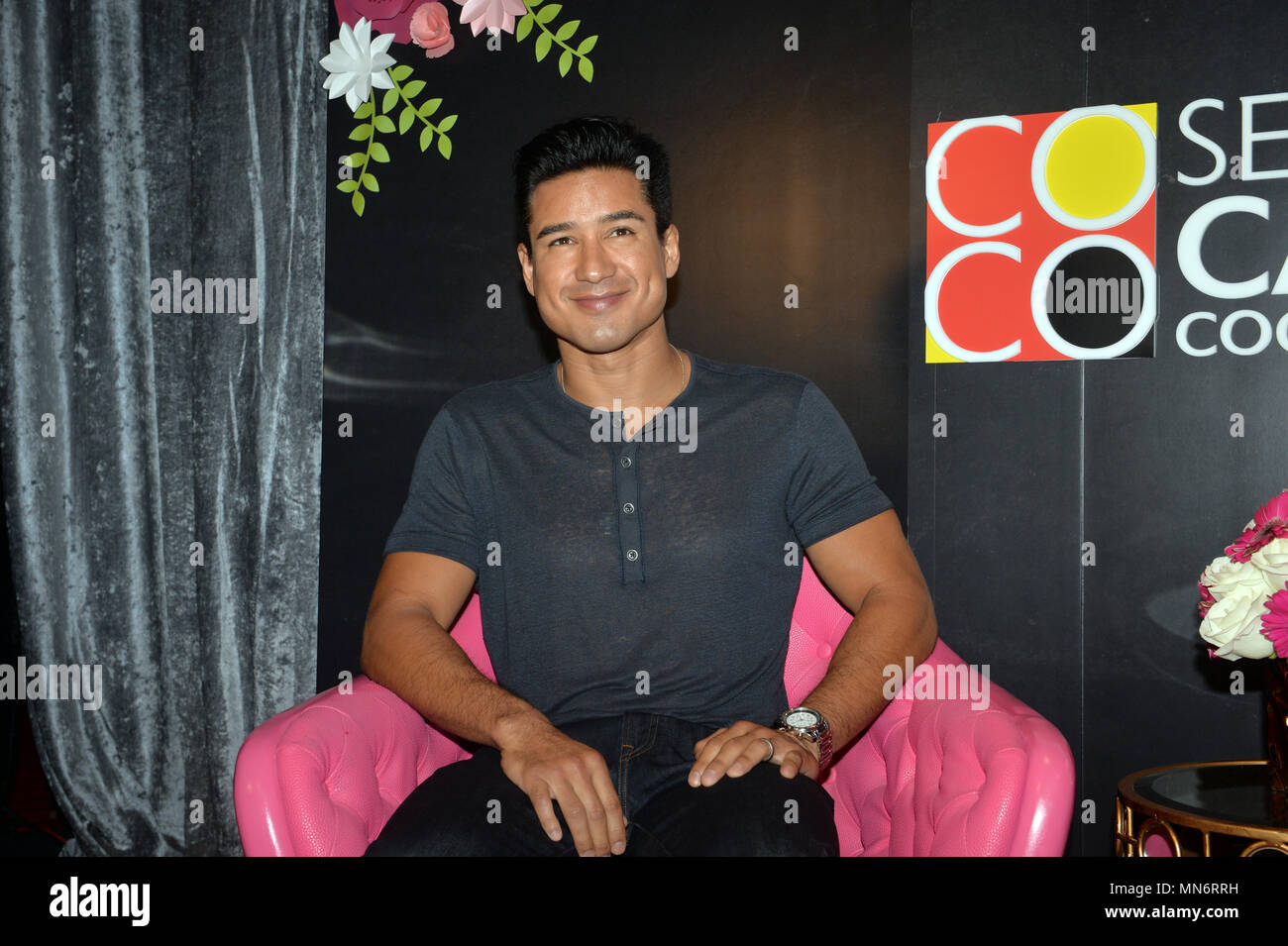 COCONUT CREEK, FL - Luglio 27: Attore Mario Lopez ospita ' Ladies' FUN NIGHT OUT CON MARIO LOPEZ' una serata emozionante con Lord & Taylor® pop-up negozi, Slots & live blackjack, cocktail e piccoli morsi e intrattenimento dal vivo. Proventi beneficio impatto 100 Palm Beach County, un donatore-fondo consigliato della Fondazione Comunitaria per Palm Beach e Martin contee su luglio 27, 2017 Coconut Creek, Florida. Persone: Mario Lopez Foto Stock