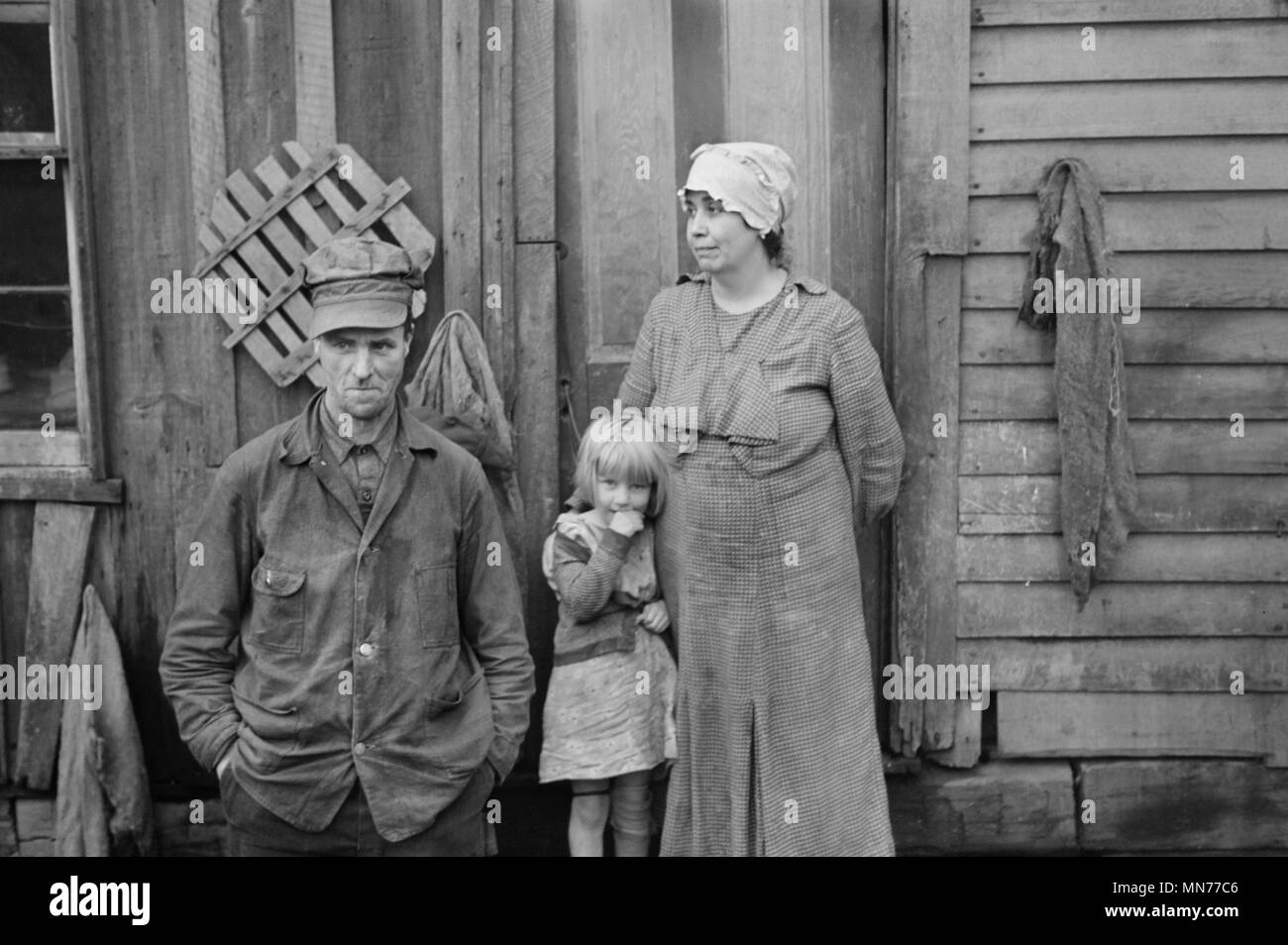 Client di riabilitazione con la famiglia Jackson County, Ohio, Stati Uniti d'America, Theodore Jung PER GLI STATI UNITI Amministrazione di reinsediamento, Aprile 1936 Foto Stock