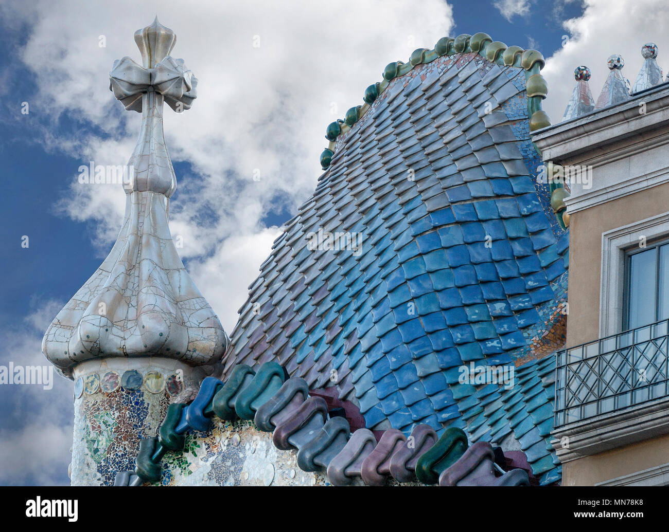 Tetto Dragon-Like di Barcellona Casa Batlló dall architetto Antoni Gaudí Foto Stock