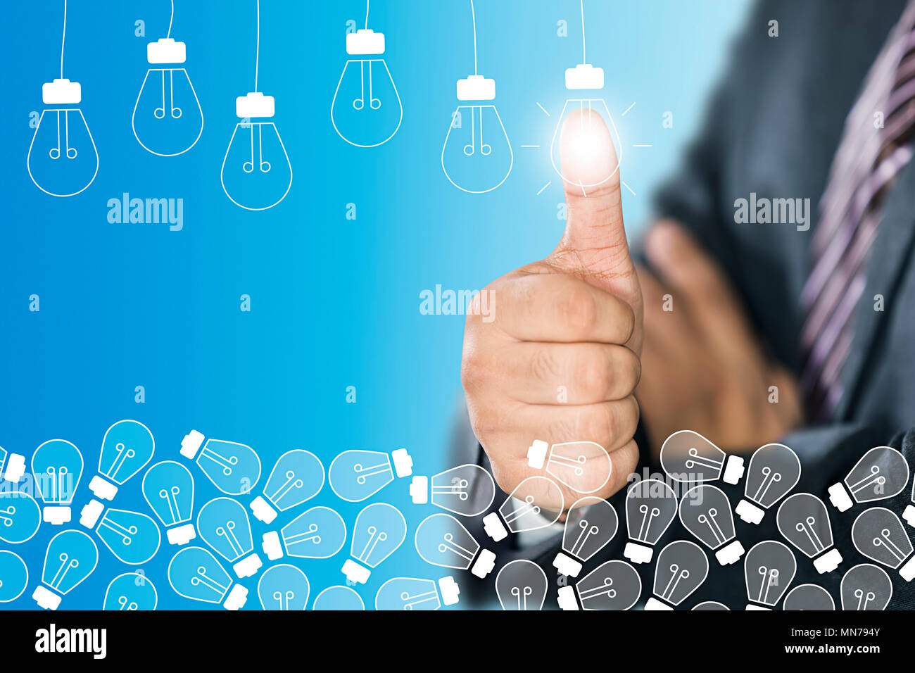 Uomo d'affari di toccare il blocco di sicurezza le icone sulla schermata virtuale. Concetto di illustrazione Foto Stock