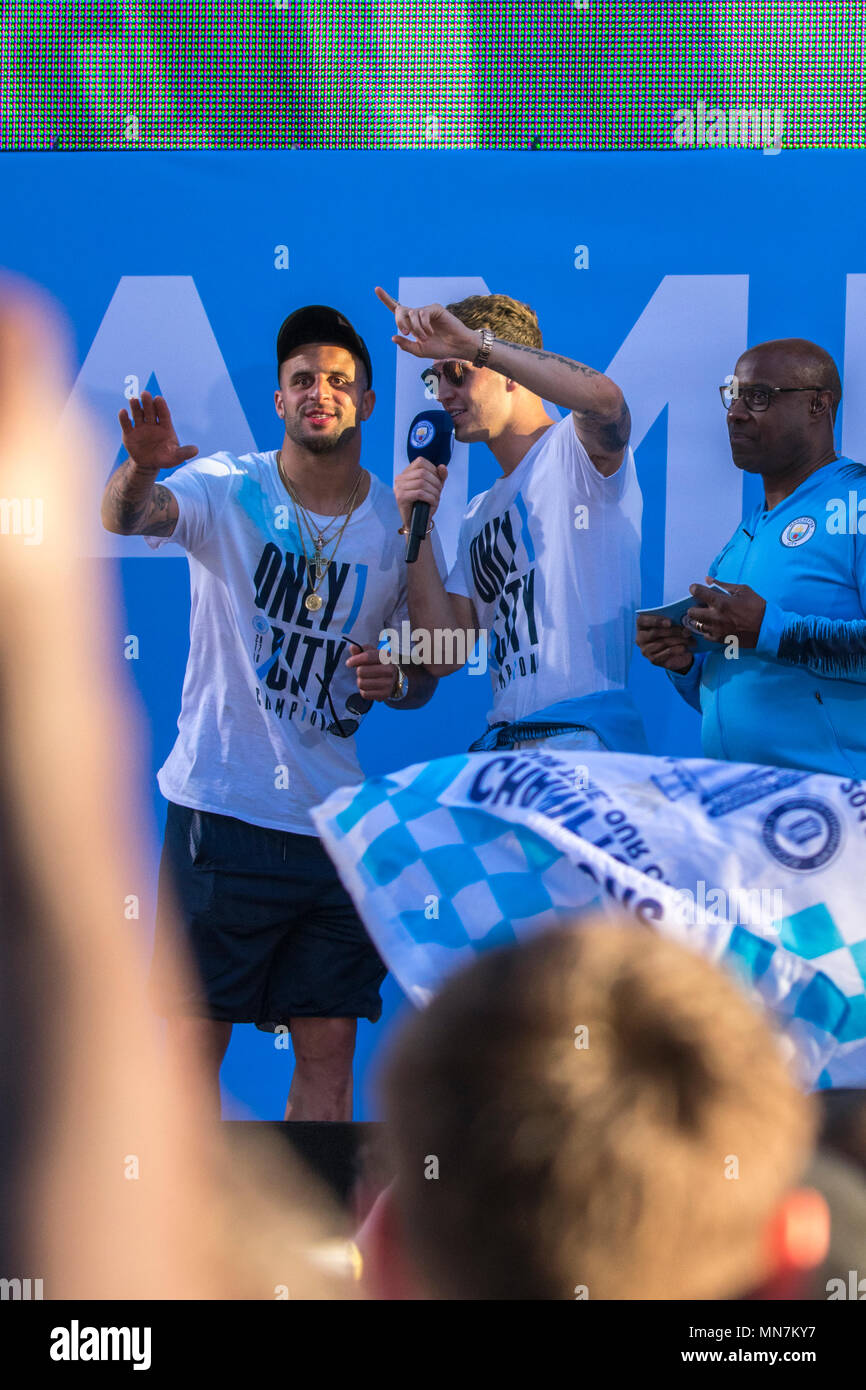 14 Maggio 2018 - Manchester City football club celebrano il loro Premier League vittoria in una sfilata per Manchester. Manchester banda base Blossoms eseguito anche per i fan. Foto Stock