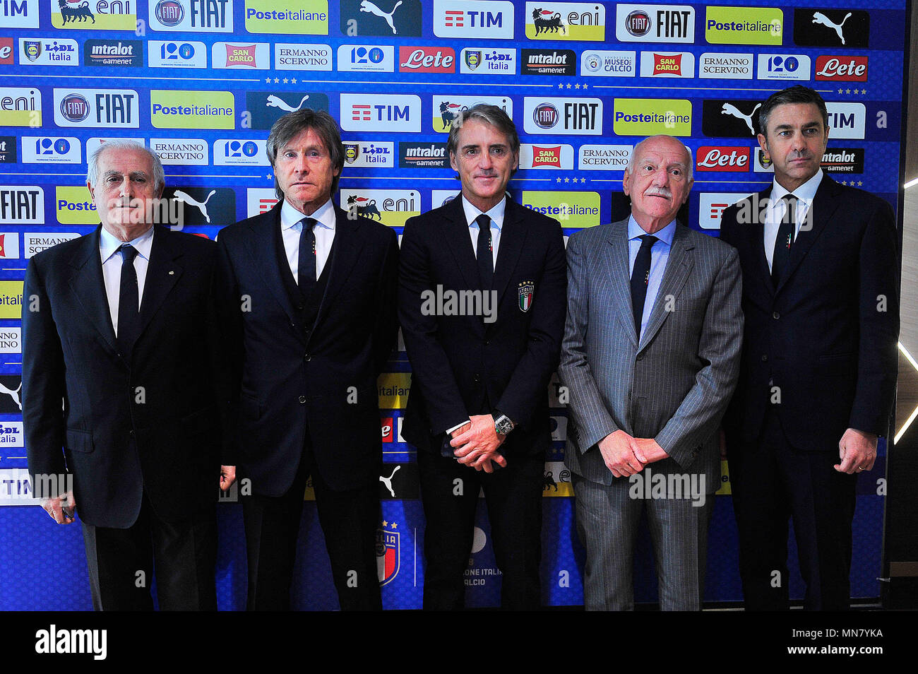 Firenze, Italia. 15 Maggio, 2018. Roberto Mancini è introdotto come il nuovo calcio italiano team manager nella foto Roberto Fabbricini, Gabriele Oriali, Roberto Mancini, Angelo Clarizia e Alessandro Costacurta Credito: Azione Sport Plus/Alamy Live News Foto Stock