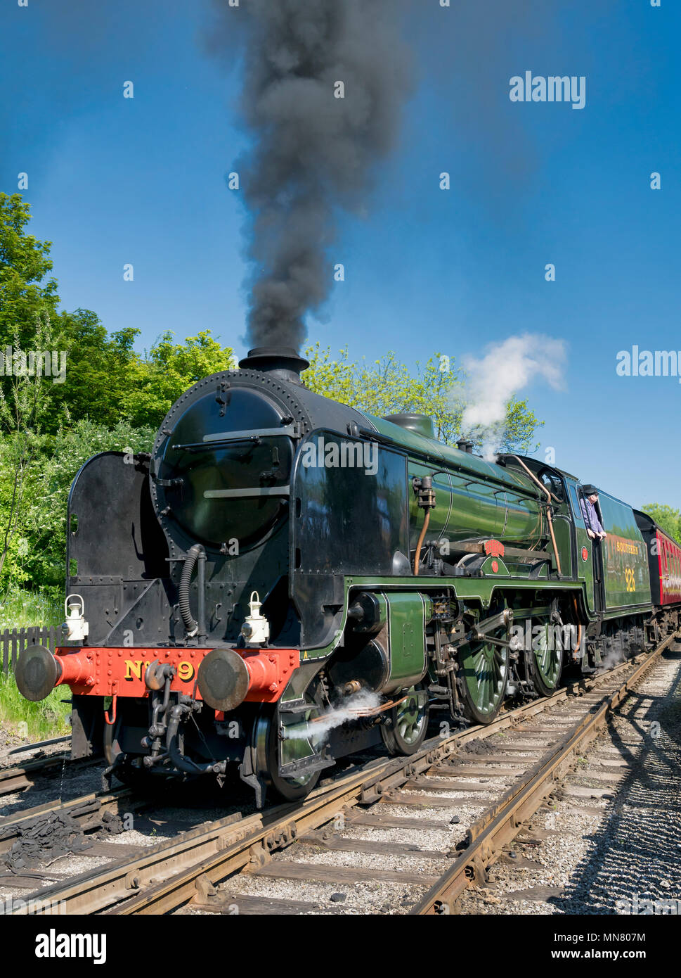 Grosmont, Inghilterra, 15th, maggio 2018, e la locomotiva a vapore Repton Grosmont lascia sul suo modo di Pickering sulla North Yorkshire Moors Heritage Railway. Credito: John Potter/Alamy Live News Foto Stock