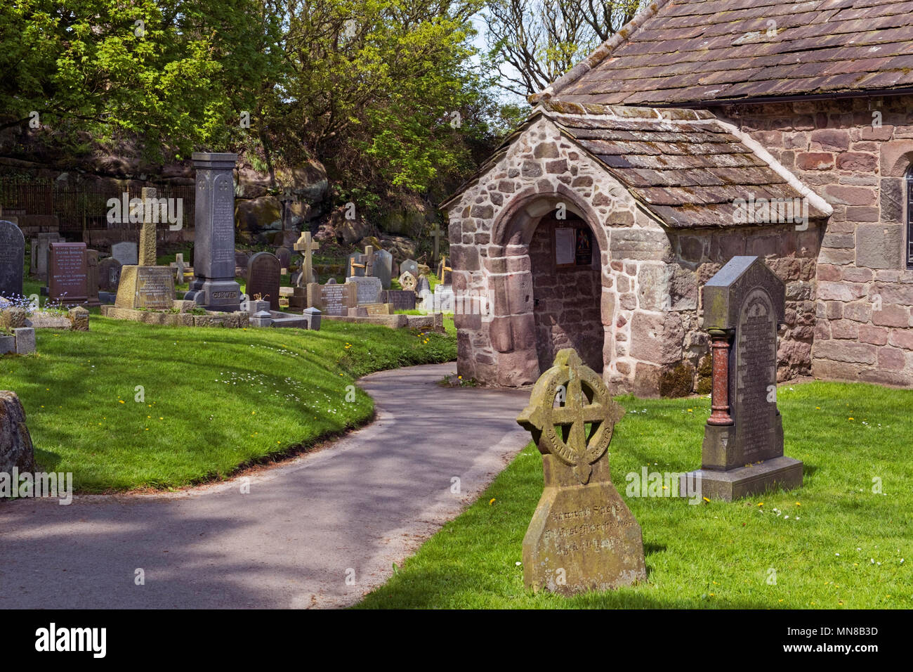 La Chiesa di San Pietro, villaggio di Heysham, Morecambe Bay, Lancashire, Regno Unito Foto Stock