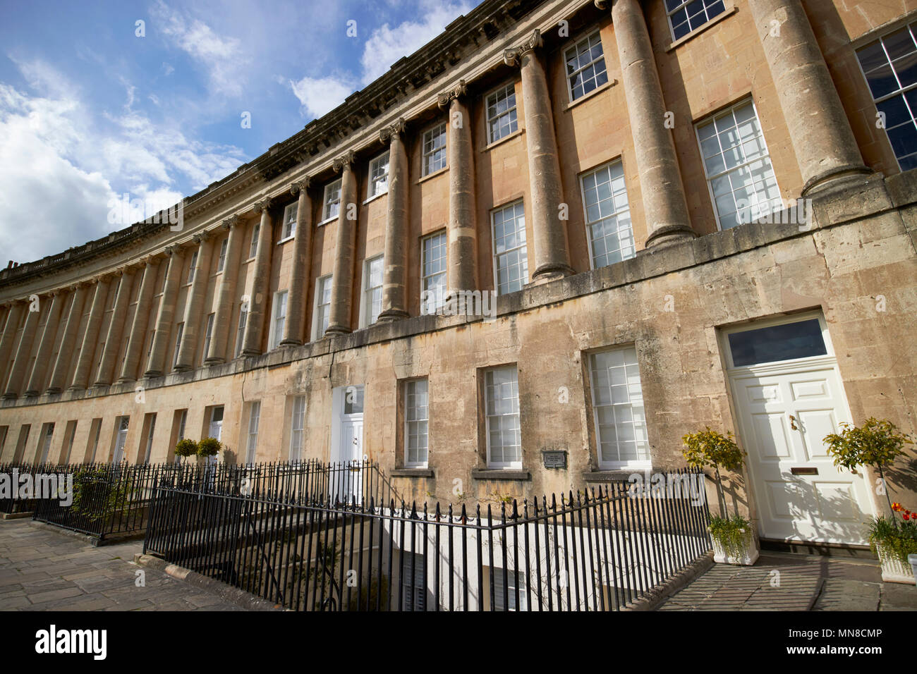 17, 18, 19 e 20 Royal Crescent strada residenziale case in stile georgiano Bath England Regno Unito 17 Royal Crescent è stata l'ex casa di sir Isaac Pitman developer Foto Stock