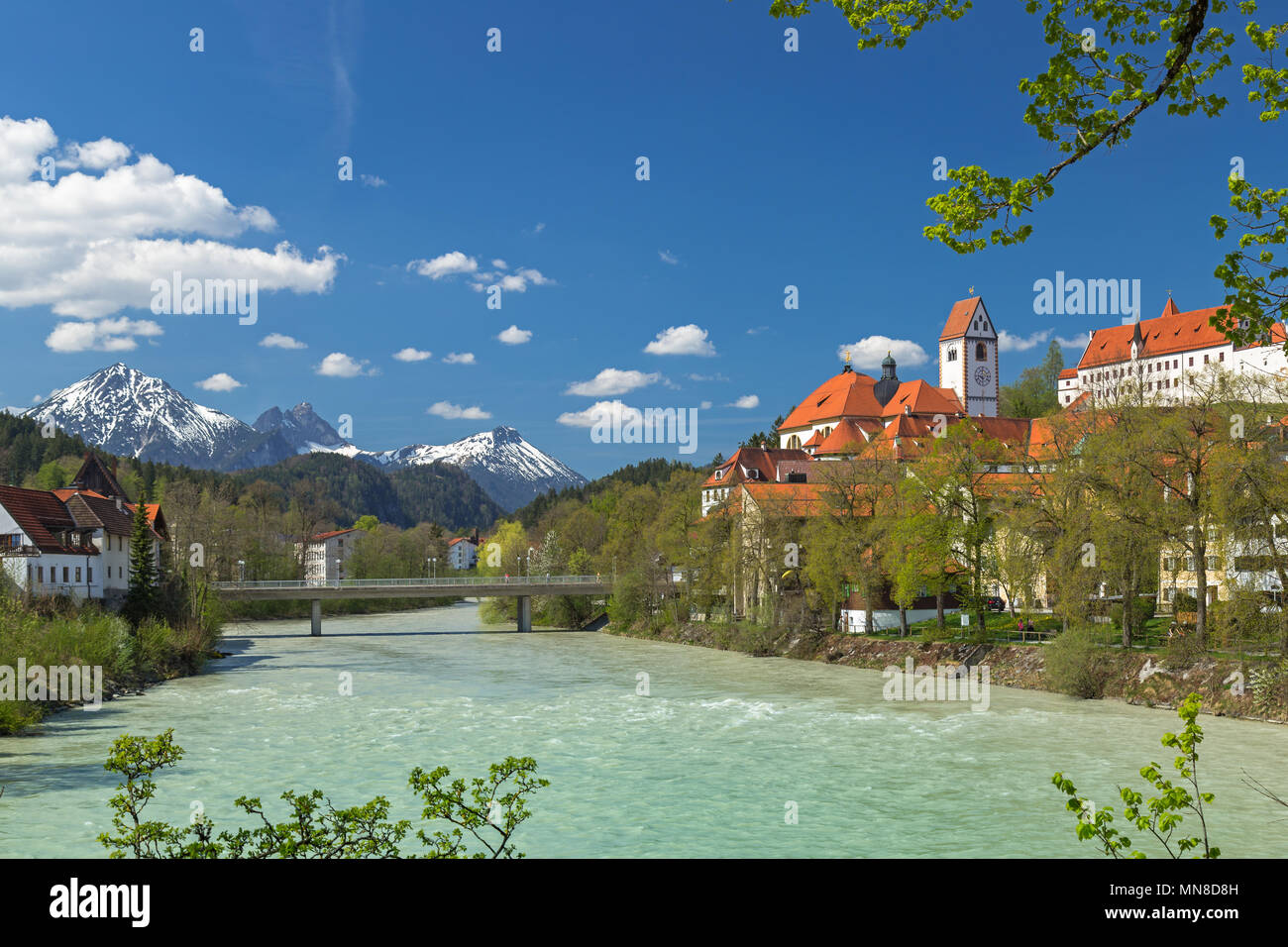 Alta Palace e Saint Mang monastero a Füssen sul fiume Lech, Baviera, Germania Foto Stock