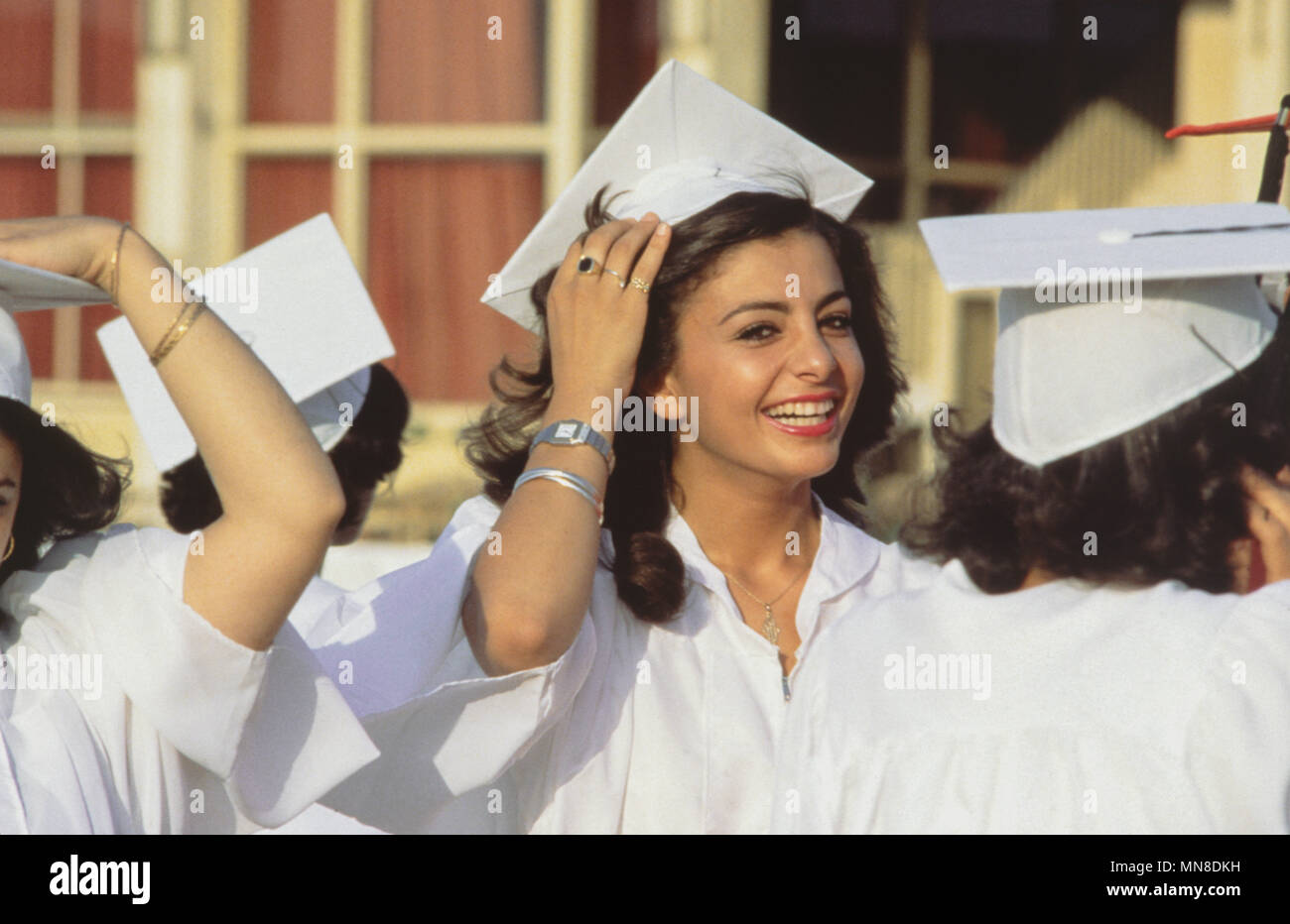 La principessa Farahnaz Pahlavi, esiliato Royal Princess iraniano, figlia di Mohammad Reza Pahlavi mediante la sua terza moglie Farah Diba, a sua graduazione da Il Cairo American College High School in 1980. Foto Stock