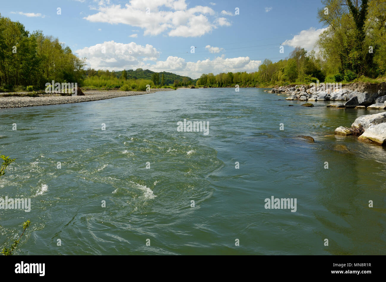 Liberamente serpeggiante fiume Gave de Pau Foto Stock