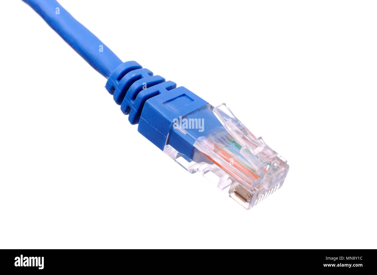 Blu rete dati cavo patch Ethernet RJ 45 isolato su sfondo bianco, con potenza nominale di 1 Gbit/s Foto Stock Blu rete dati cavo patch Ethernet RJ 45 isolato su sfondo bianco, con potenza nominale di 1 Gbit/s Foto Stock