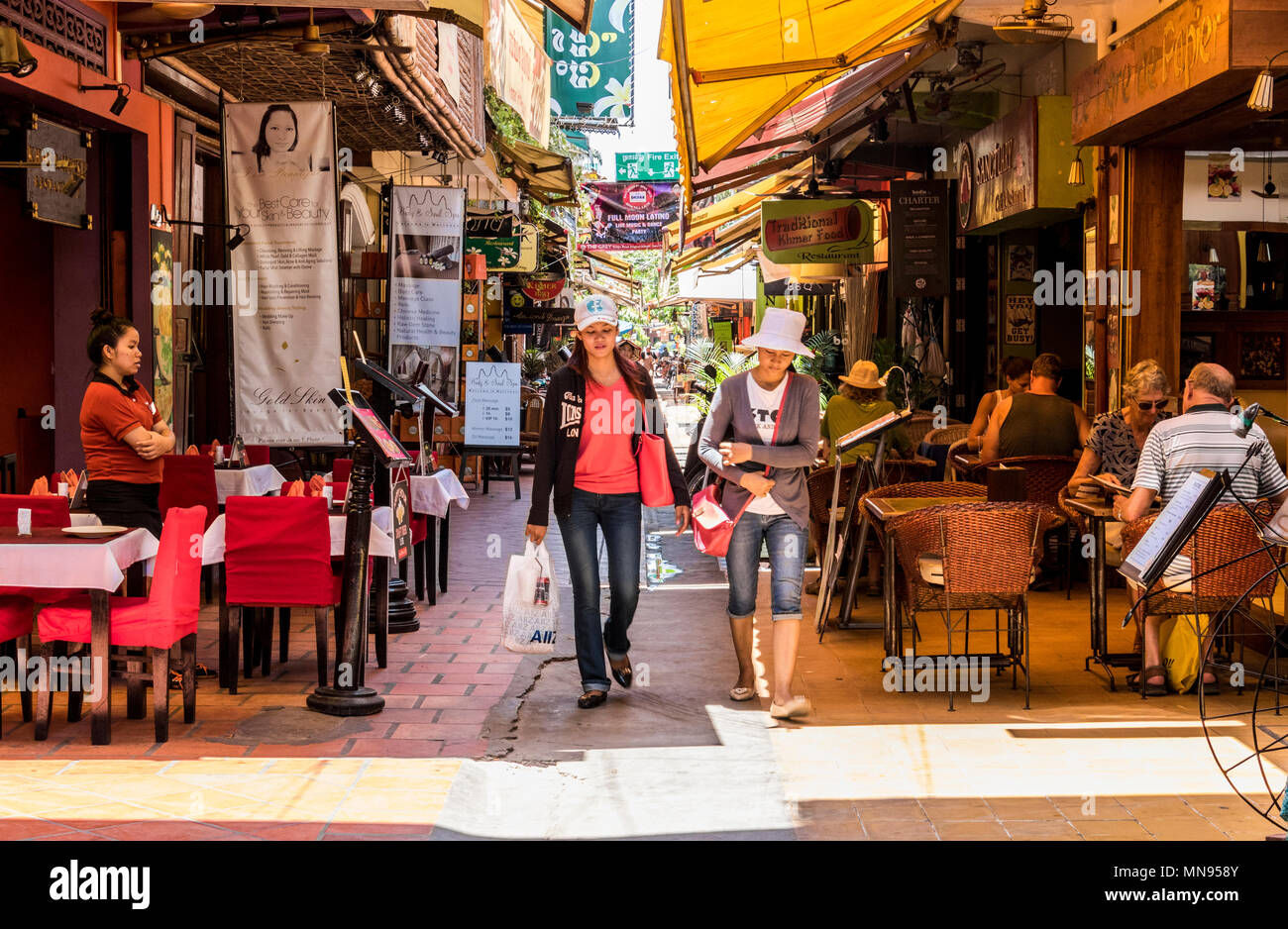 Passeggiate turistiche e di shopping intorno a Siem Reap Cambogia Foto Stock