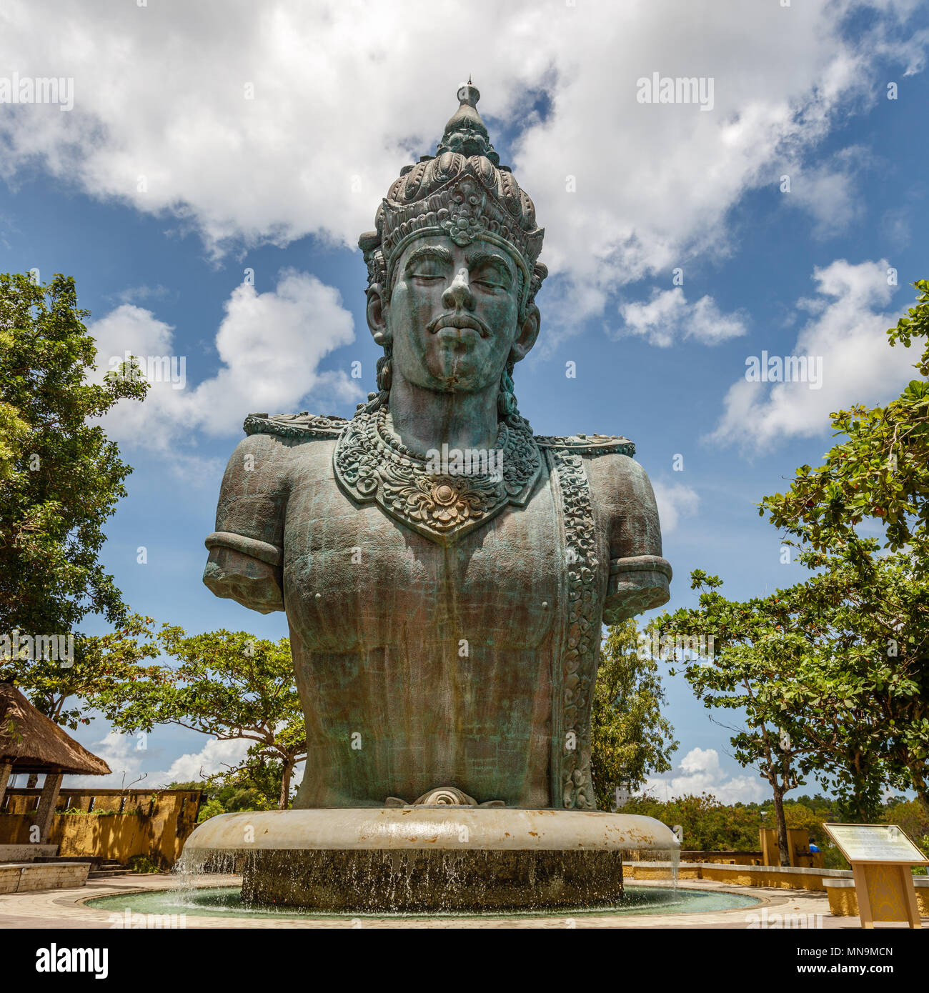 Statua del Signore Wisnu in Garuda Wisnu Kencana Parco Culturale (Taman Budaya Garuda Wisnu Kencana). Ungasan, Badung, Bali, Indonesia Foto Stock