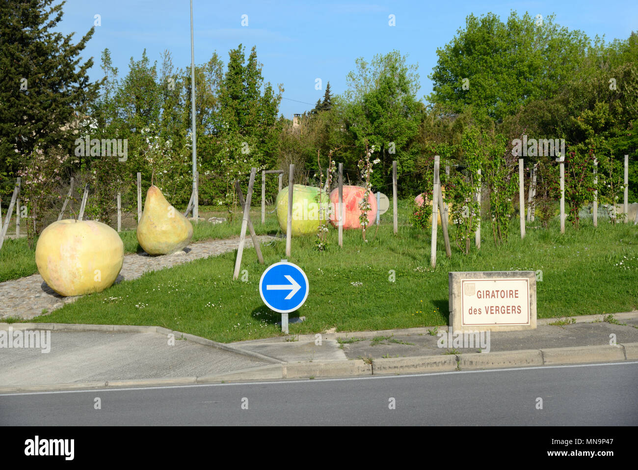 La scultura di frutta sulla rotonda a Cavaillon Provence Francia Foto Stock