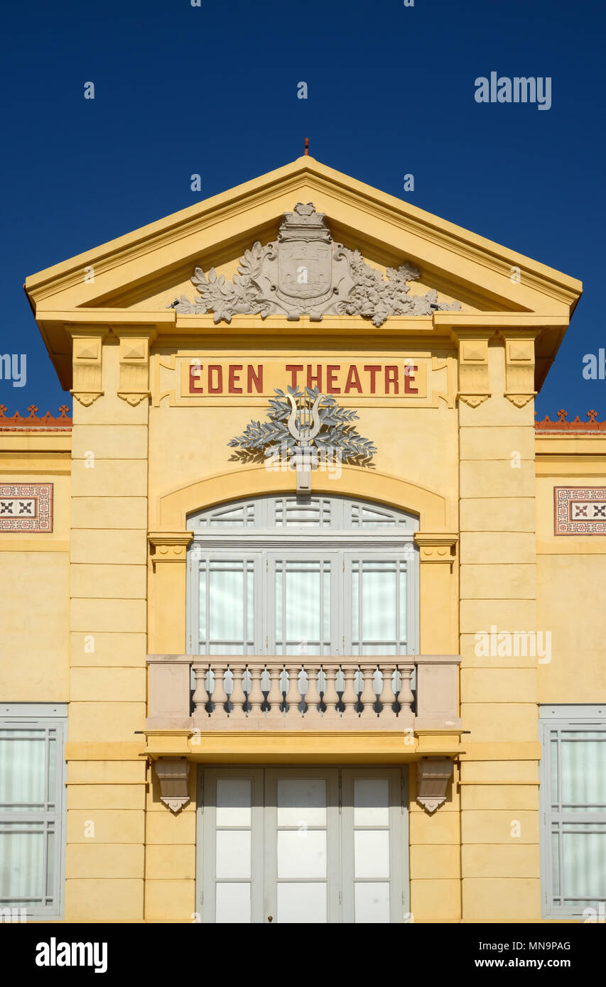 La facciata della storica Eden Theatre o Eden Theatre, uno del mondo più presto il cinema o cinema, La Ciotat, Provenza, Francia Foto Stock