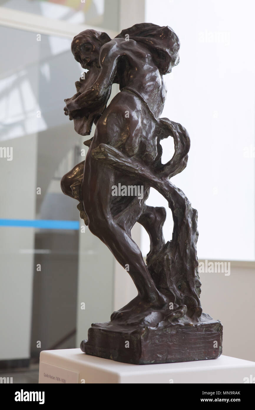Statua in bronzo "Il destino dell'artista' (Umělcův úděl) dalla Ceca scultore modernista Quido Kocian sul display nella Galleria di Arte Moderna (galerie umění moderního) a Hradec Králové in Boemia orientale, Repubblica Ceca. Foto Stock