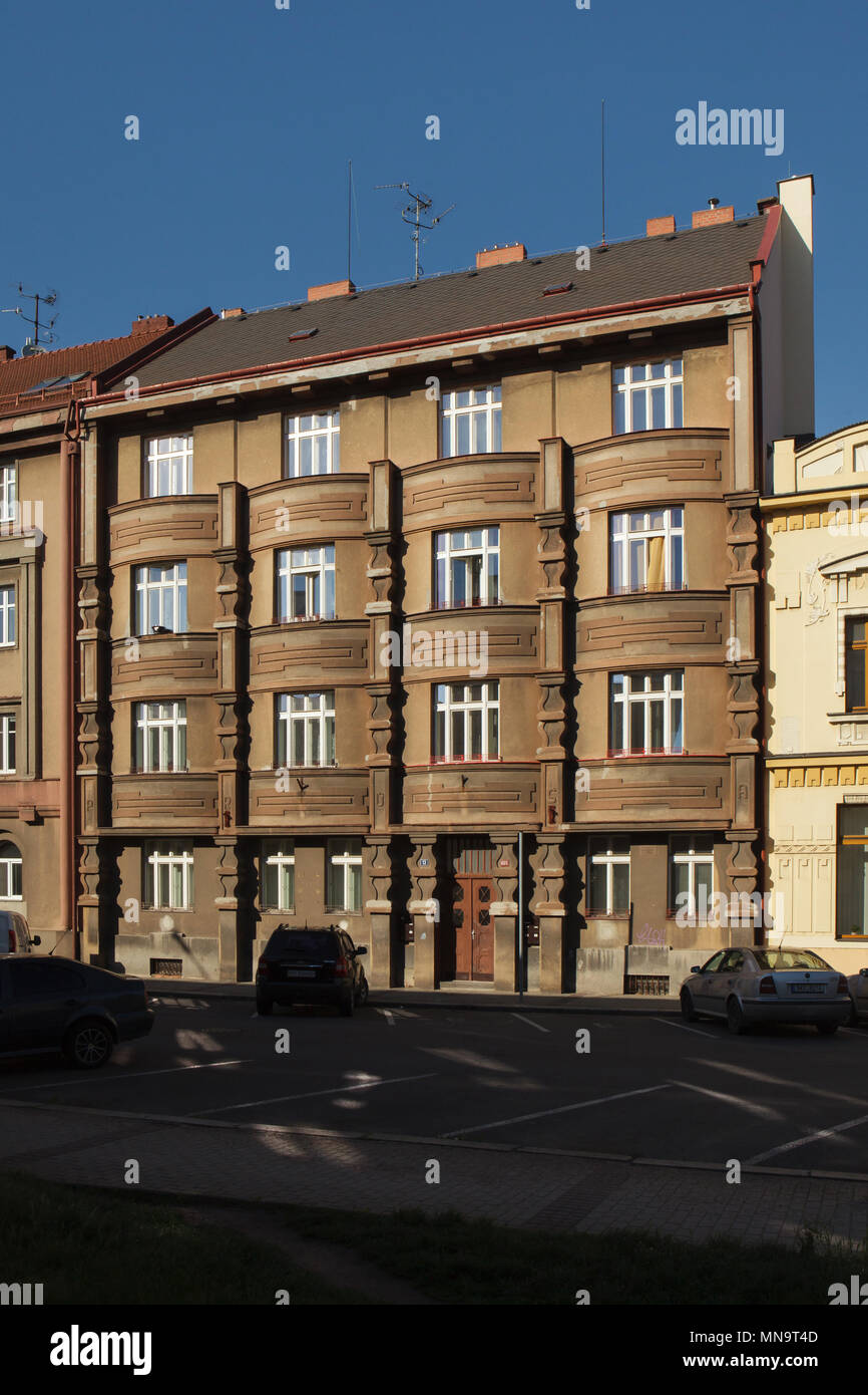 Casa di abitazione in rondo-stile cubista datato 1923-1924 in Bratří Čapků Street a Hradec Králové in Boemia orientale, Repubblica Ceca. Foto Stock