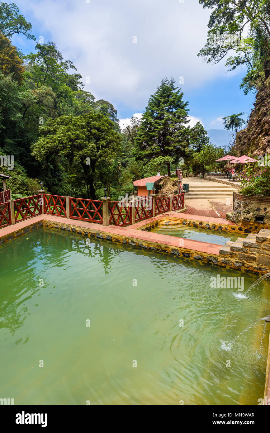 Piscina naturale di Fuentes Georginas - hot springs intorno Zunil e Quetzaltenango - Xela, Guatemala Foto Stock