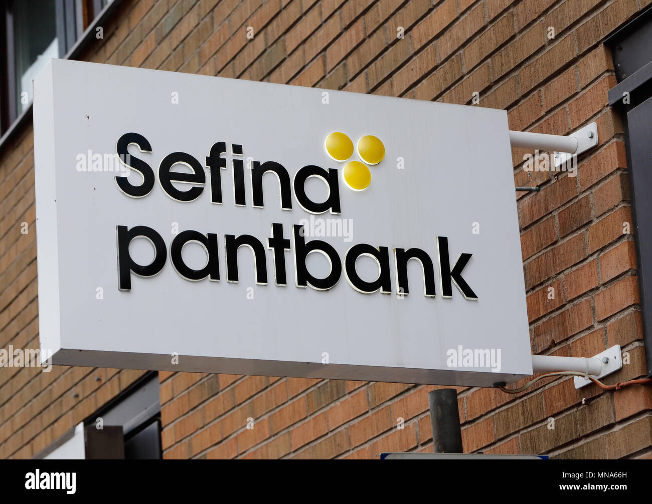 Sodertalje, Svezia - 5 Marzo 2016: Exterial segno all'Sefina pawnbroker ufficio situato sulla 16 Nygatan street. Foto Stock