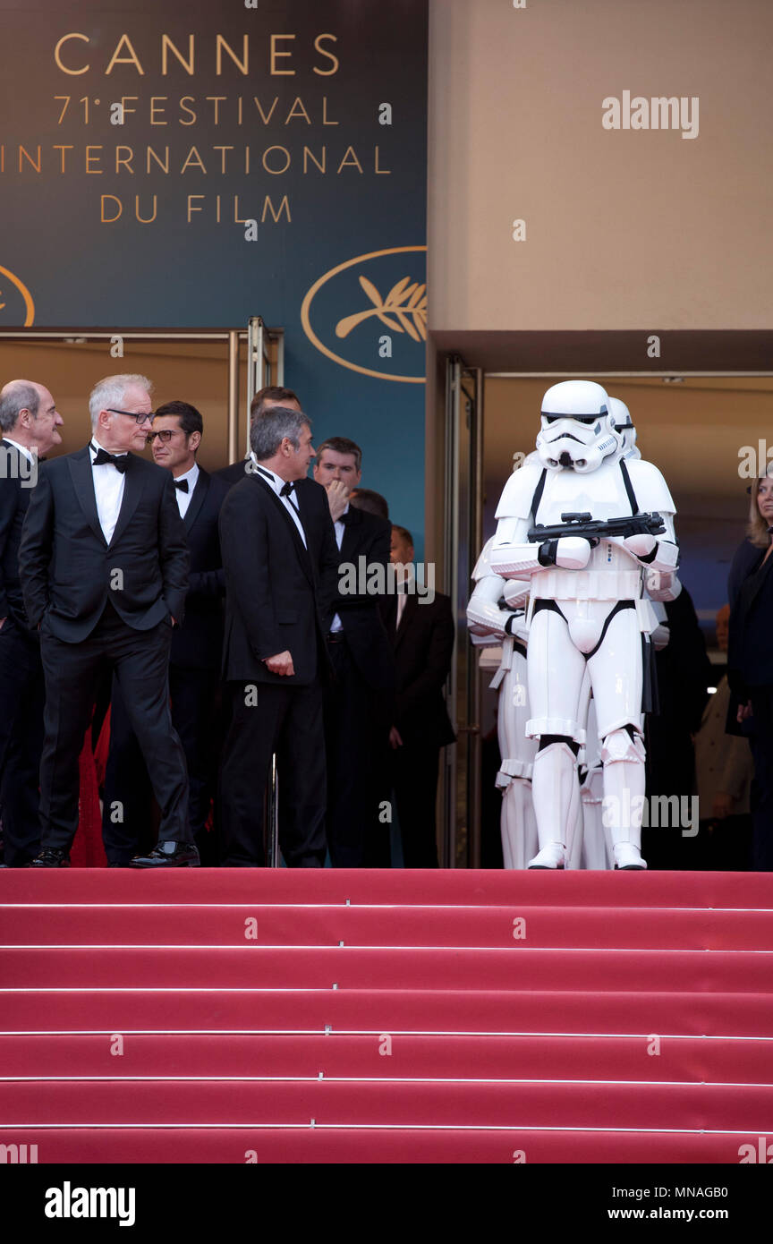 Storm Troopers arrivare sul rosso passi alla solista: una Star Wars Storia di screening di gala presso la settantunesima Cannes Film Festival, martedì 15 maggio 2018, Cannes, Francia. Photo credit: Doreen Kennedy Foto Stock