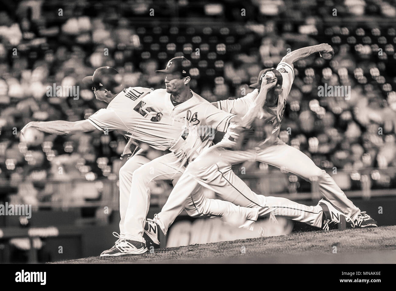 Kansas City, MO, Stati Uniti d'America. 15 Maggio, 2018. Tim Hill #54 dei Kansas City Royals piazzole contro il Tampa Bay Rays nell ottavo inning durante il gioco presso Kauffman Stadium di Kansas City, MO. Kyle Rivas/Cal Sport Media/Alamy Live News Foto Stock