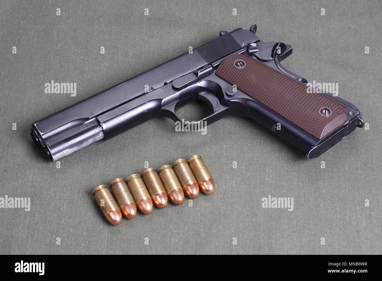 Backgrbackground con governo colt m1911sound con governo colt m1911 Foto Stock