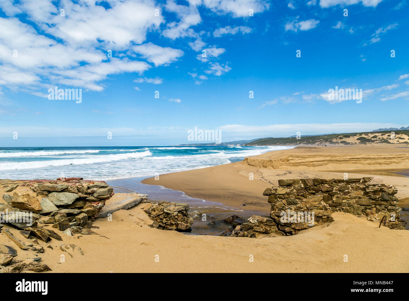 Abbandonate Rovine Sulla Spiaggia Di Piscinas Ingurtosu