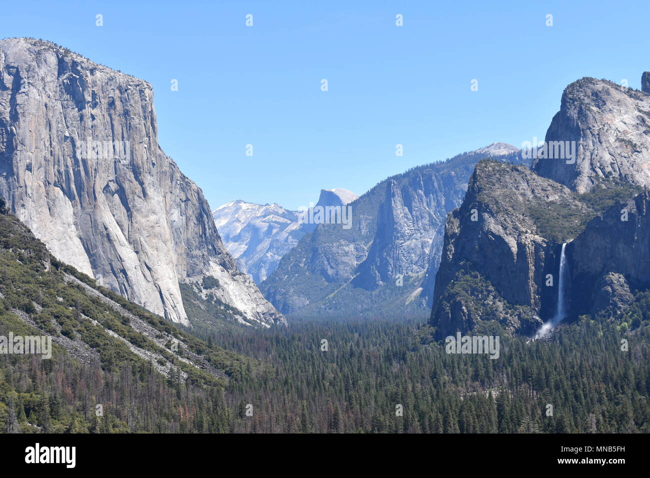 Yosemite Valley visto dalla vista di tunnel, il Parco Nazionale Yosemite in California Foto Stock