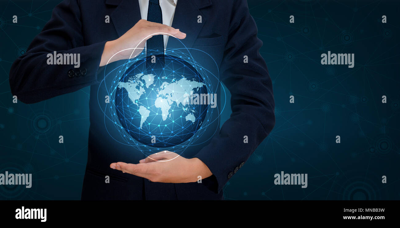 Smart Phone e il Globe collegamenti di comunicazione insolito mondo Internet imprenditori, premere il tasto telefono per comunicare in Internet. Spazio messo pasticcio Foto Stock