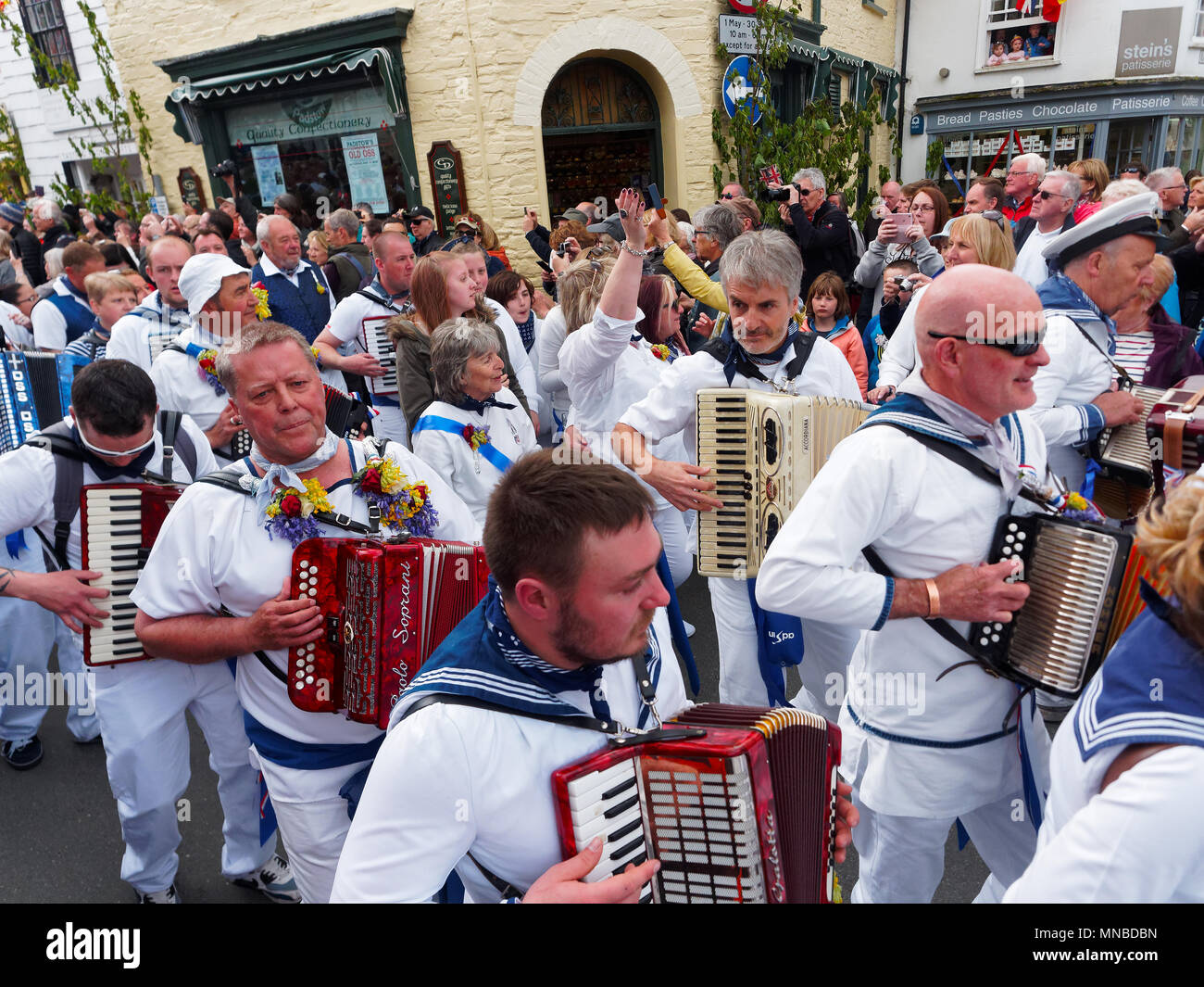 Giorno di maggio celebrazione tradizionale Cornwall Regno Unito Robert Taylor/Alamy Live News. Newquay, Cornwall, Regno Unito. Foto Stock
