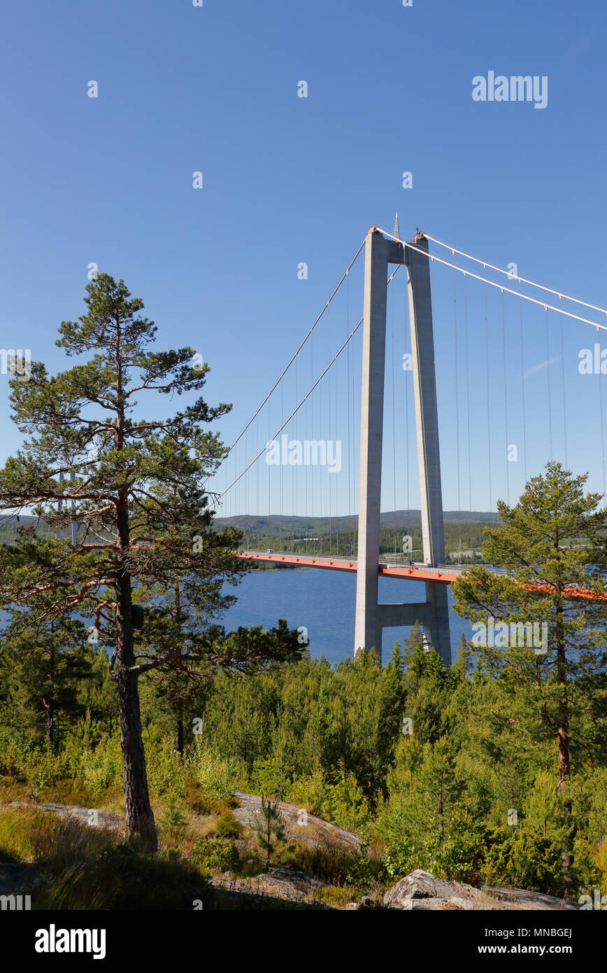 Il ponte di sospensione a Hogakusten mi Svezia porta road E4. Foto Stock