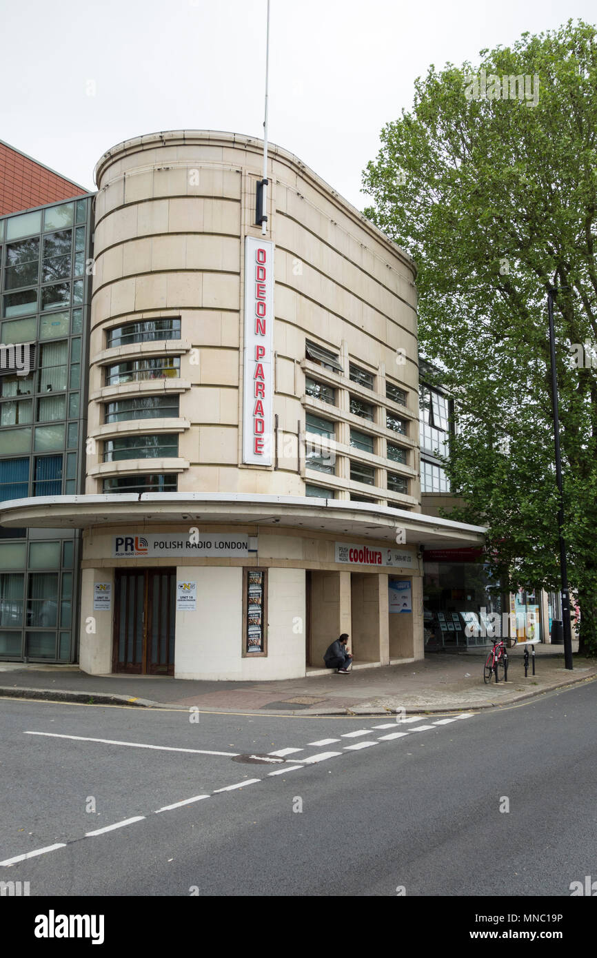 Gli esterni Art Deco di Polish Radio Londra (ex Isleworth Studios)) su Odeon Parade, London Road, Isleworth, London, Regno Unito Foto Stock