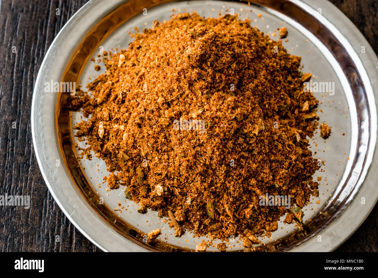 Masala polvere sul vassoio d'argento / spezie pollo / Tavuk Baharati. Organico Concetto di spezie. Foto Stock