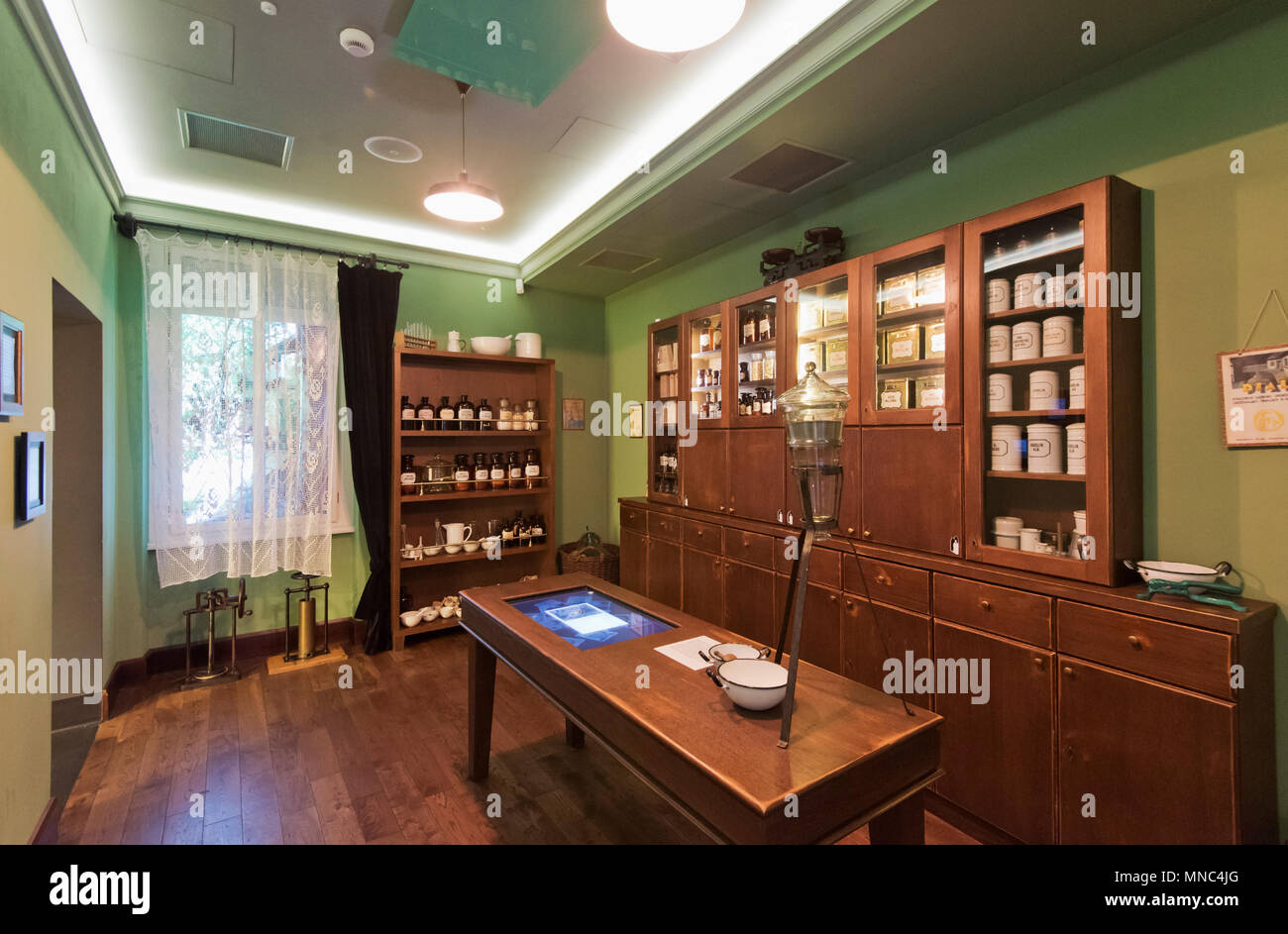 Apteka Pod Orlem è la farmacia di Tadeusz Pankiewicz. Egli era un polacco cattolico romana al farmacista che ha salvato innumerevoli ebrei dall'Olocausto. Cracovia Foto Stock