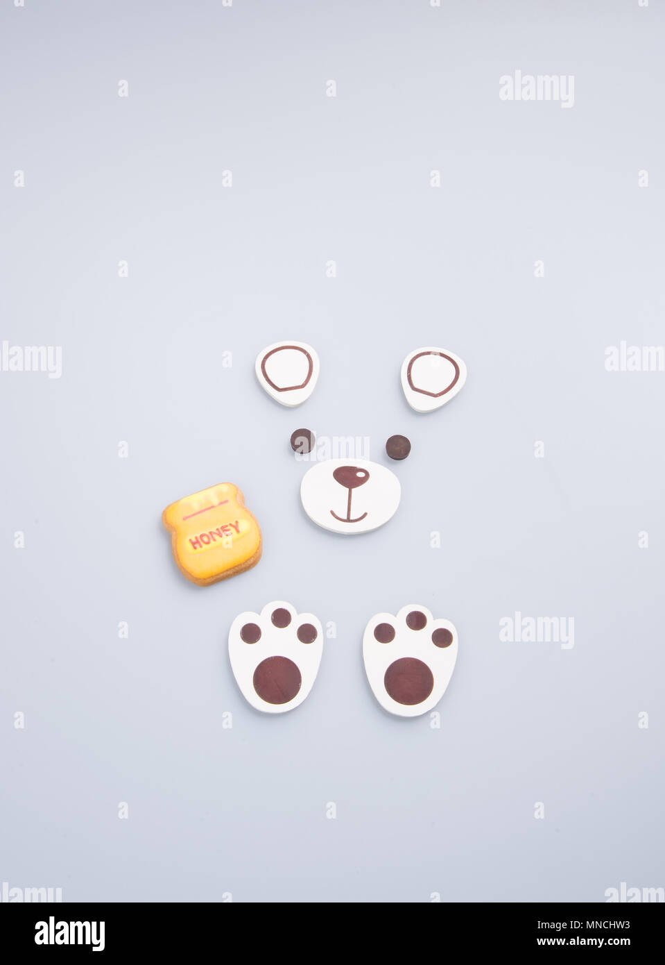 Decorazione torta fatta in casa o "sopportare" Decorazione Torta su uno sfondo Foto Stock