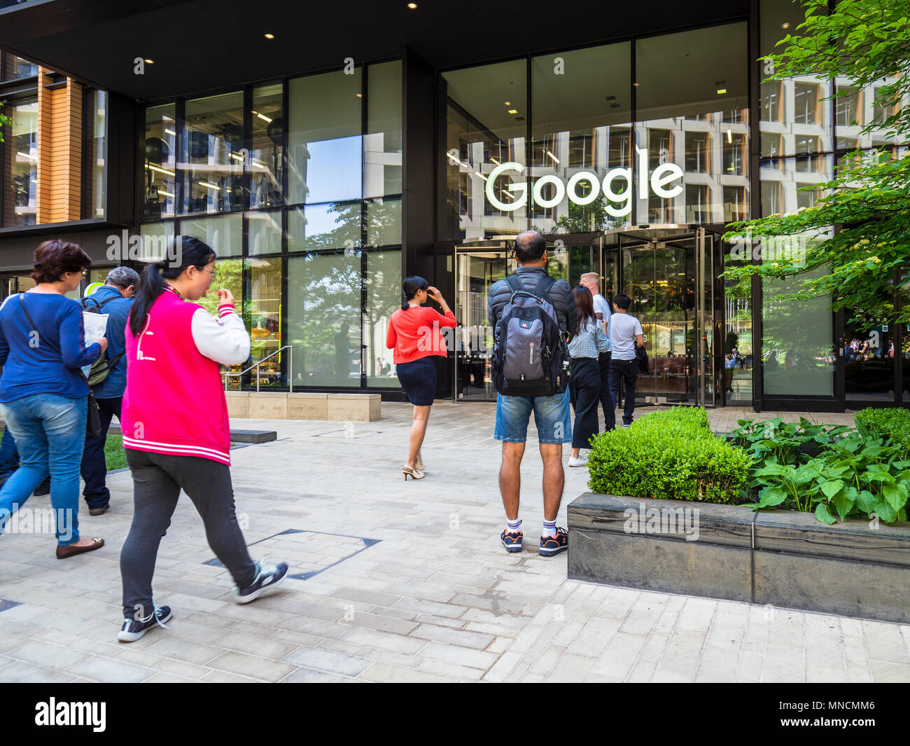 Google e Youtube uffici di Londra a 6 Pancras piazza vicino alla stazione di King Cross a Londra REGNO UNITO Foto Stock
