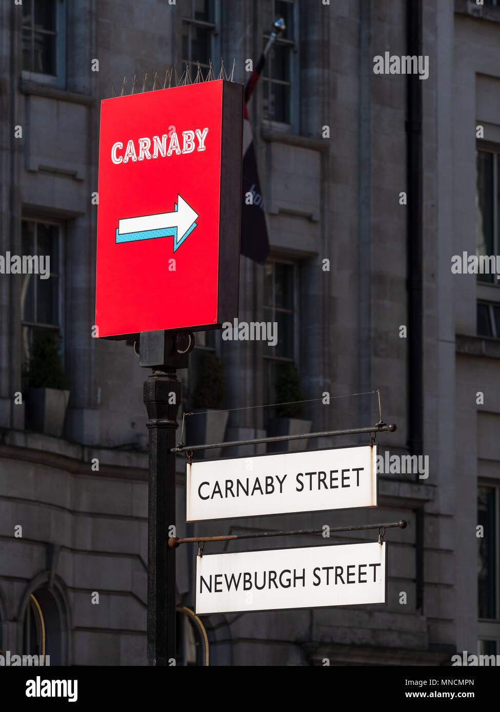 Soho Street segni - Carnaby Street e Newburgh Street nel West End di Londra Foto Stock