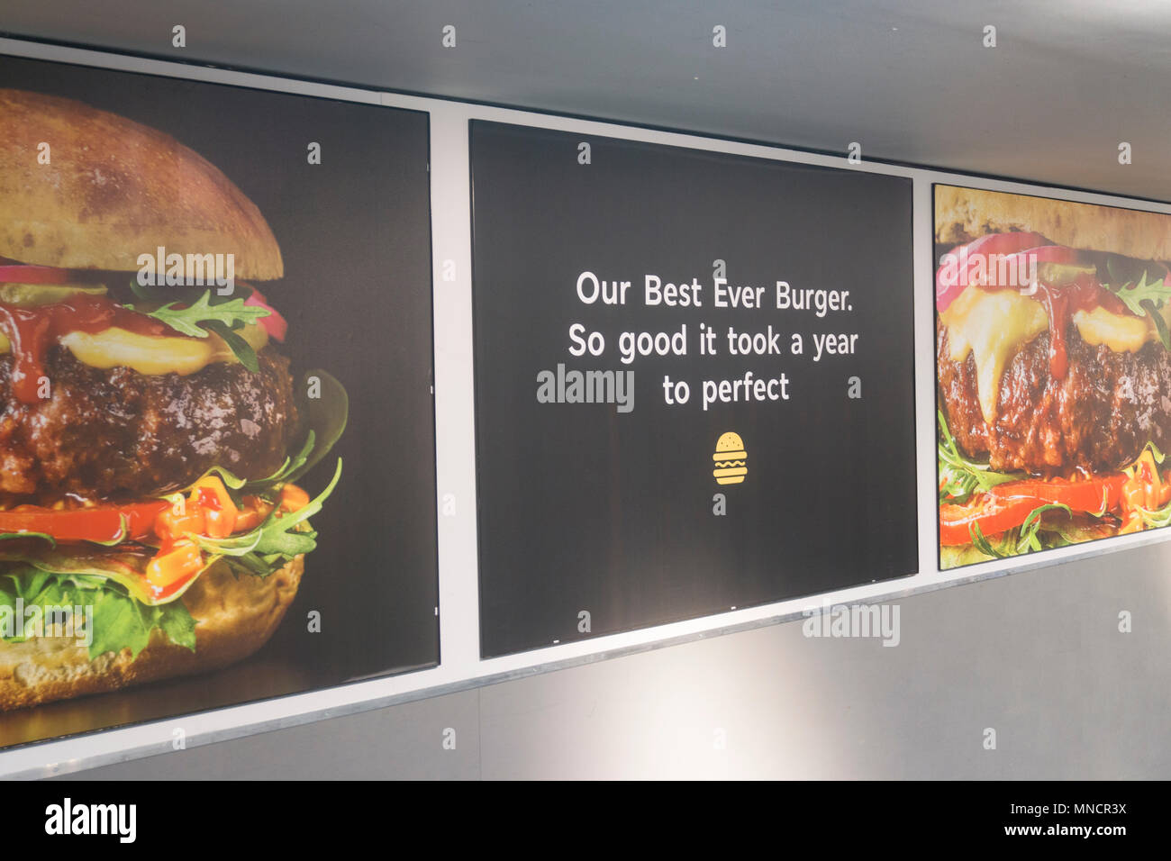 LONDON, Regno Unito - 15 Maggio 2018: rivenditore inglese Marks & Spencer nuovo migliore mai hamburger di manzo che ha preso un anno per creare Foto Stock