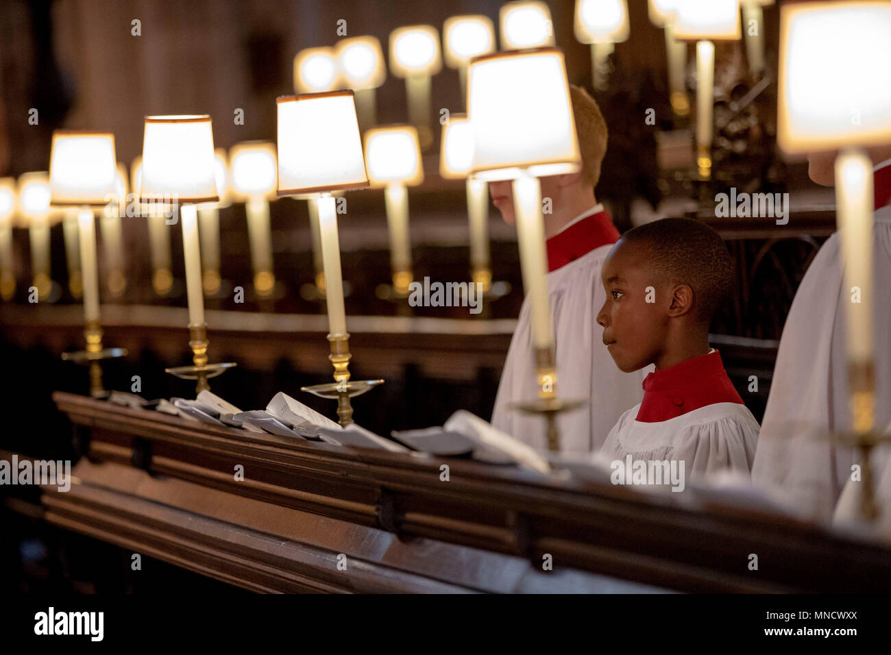 La Cappella di San Giorgio. coro provano prima evensong e prima delle nozze del principe Harry e Melissa Markle questo fine settimana. Foto Stock