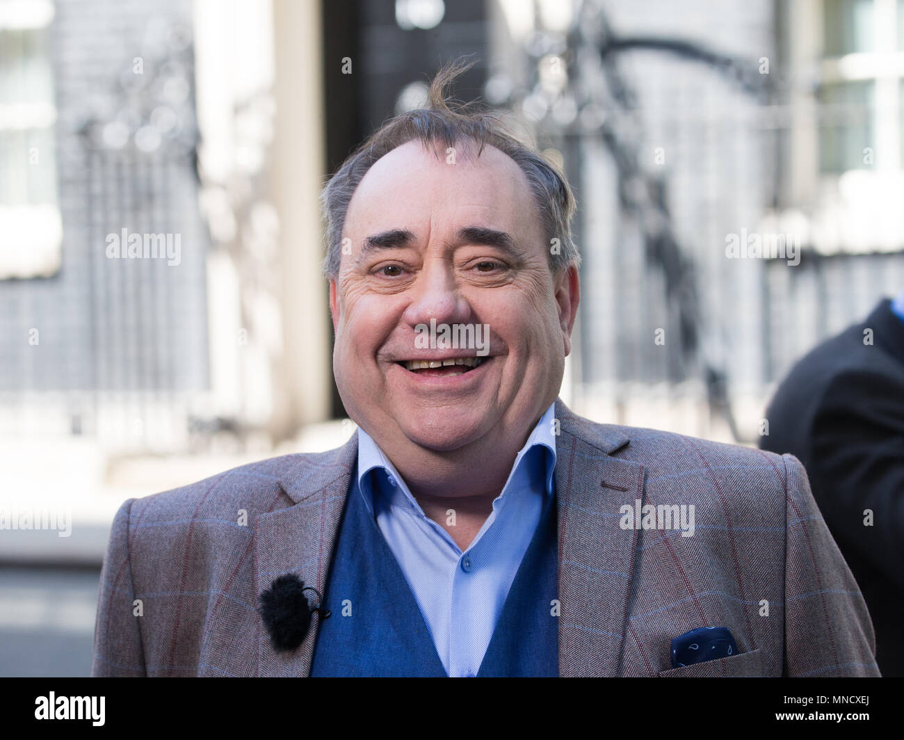 Ex primo ministro di Scozia, Alex Salmond a Downing Street per presentare il suo programma televisivo "L'Alex Salmond Show'. Foto Stock