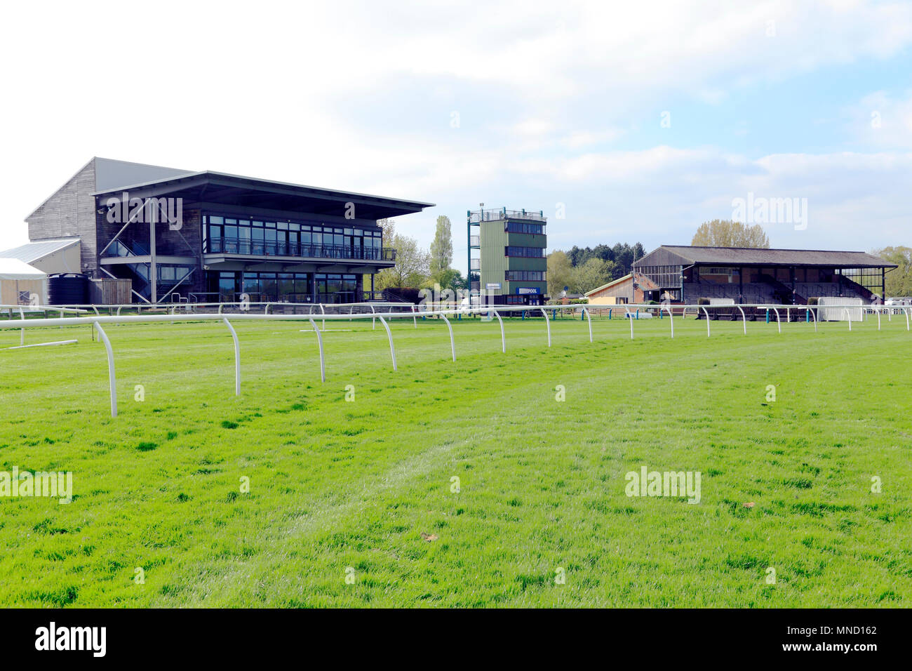 Fakenham Race Course, corse di cavalli, traccia le vie, tribuna principale e Totepool, Norfolk, Inghilterra, Regno Unito Foto Stock