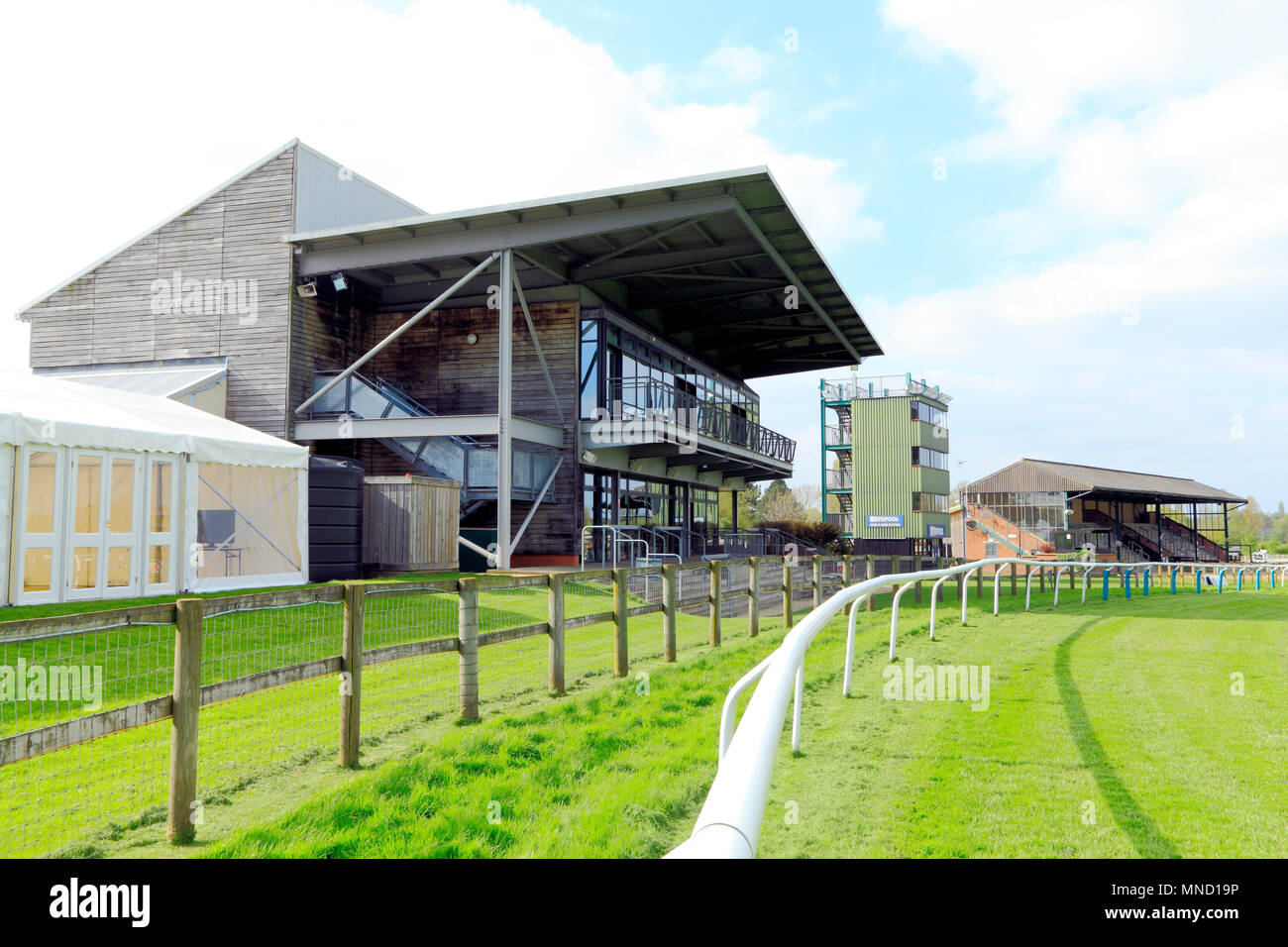 Fakenham Race Course, area di visualizzazione, tribuna, totepool, spettatore contenitori, Norfolk, Inghilterra, Regno Unito, corse di cavalli, traccia le vie, le tribune Foto Stock