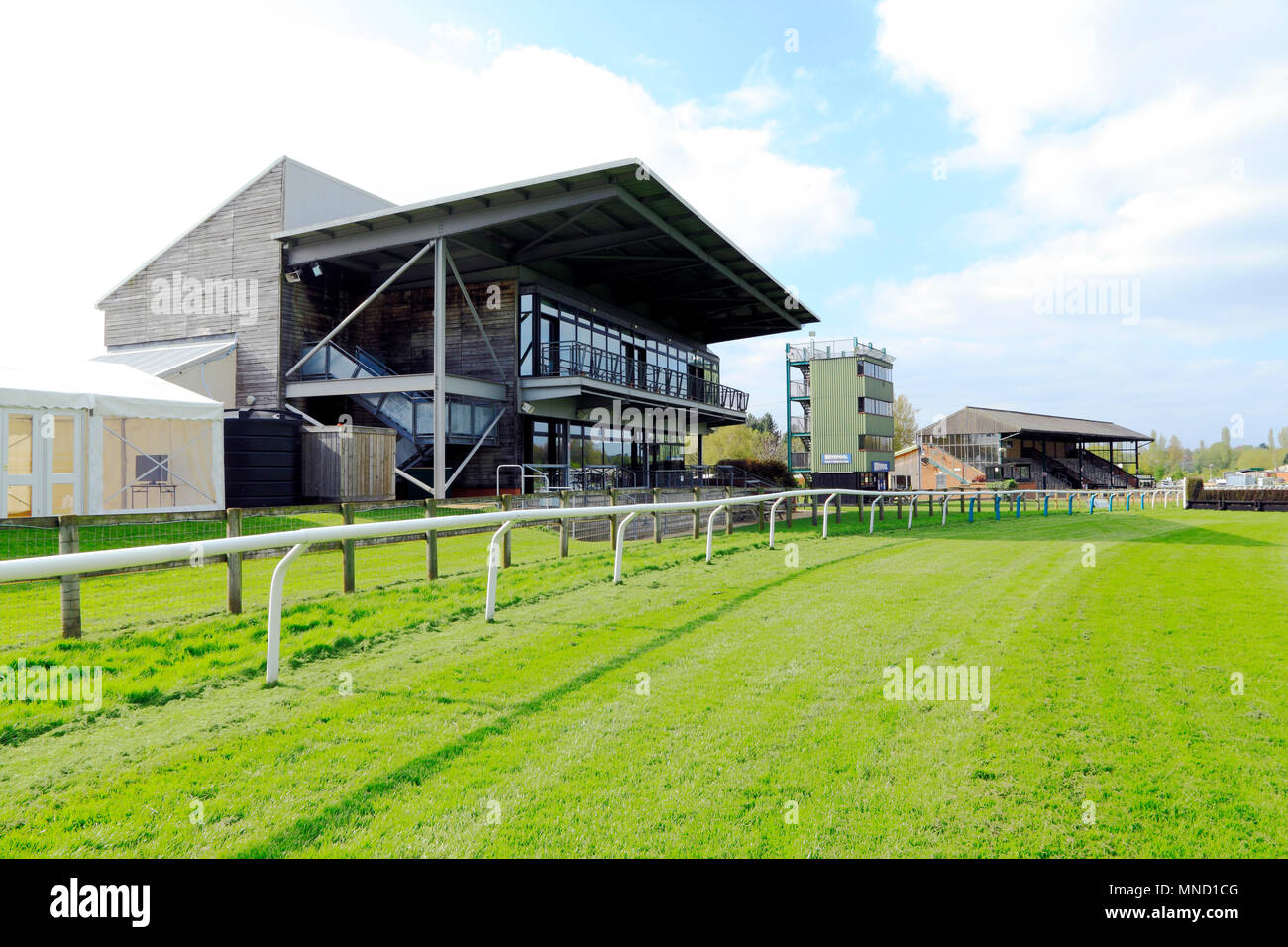 Fakenham Race Course, area di visualizzazione, tribuna, totepool, spettatore contenitori, Norfolk, Inghilterra, Regno Unito, corse di cavalli, traccia le vie, le tribune Foto Stock