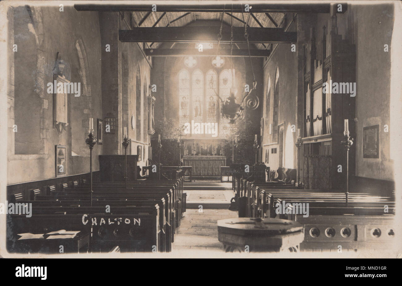 Vintage Fotografia della parte interna del San Michele e Tutti gli Angeli Chiesa, Chalton, Hampshire, Regno Unito Foto Stock