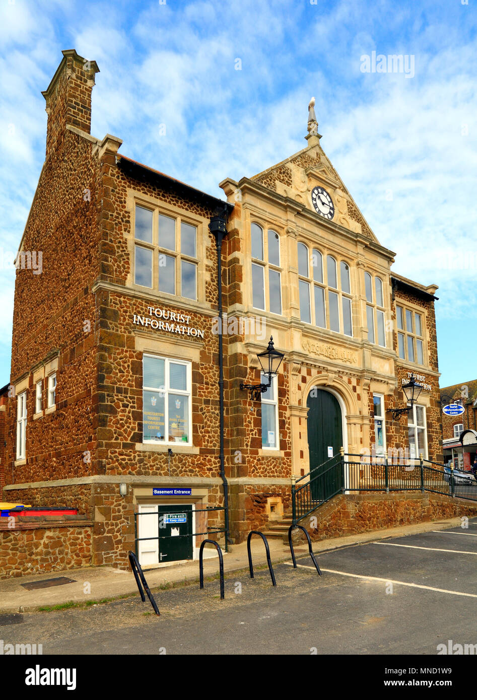 Hunstanton, Norfolk, Old Town Hall, Centro informazioni turistiche, England, Regno Unito, carstone, edificio vittoriano, architettura Foto Stock
