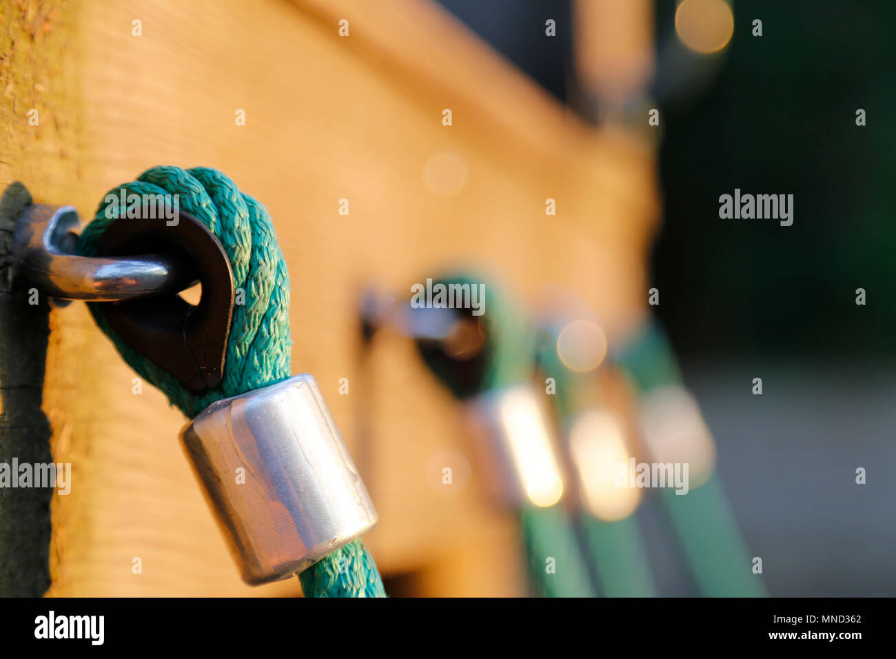 Primo piano della fune sul telaio di arrampicata Foto Stock