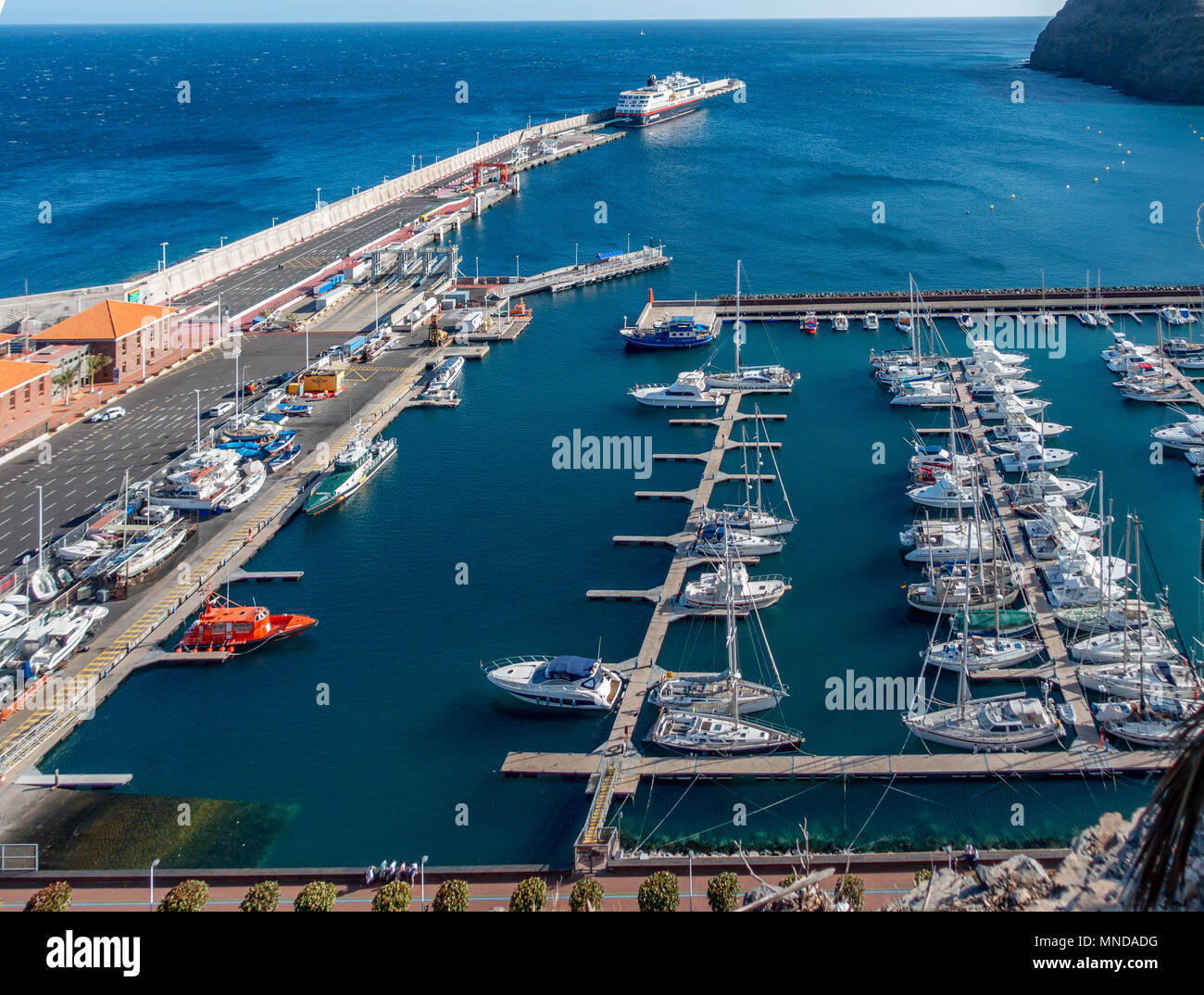 Il porto dei traghetti e porta marina a San Sebastian sull'isola di La Gomera nelle isole Canarie Foto Stock